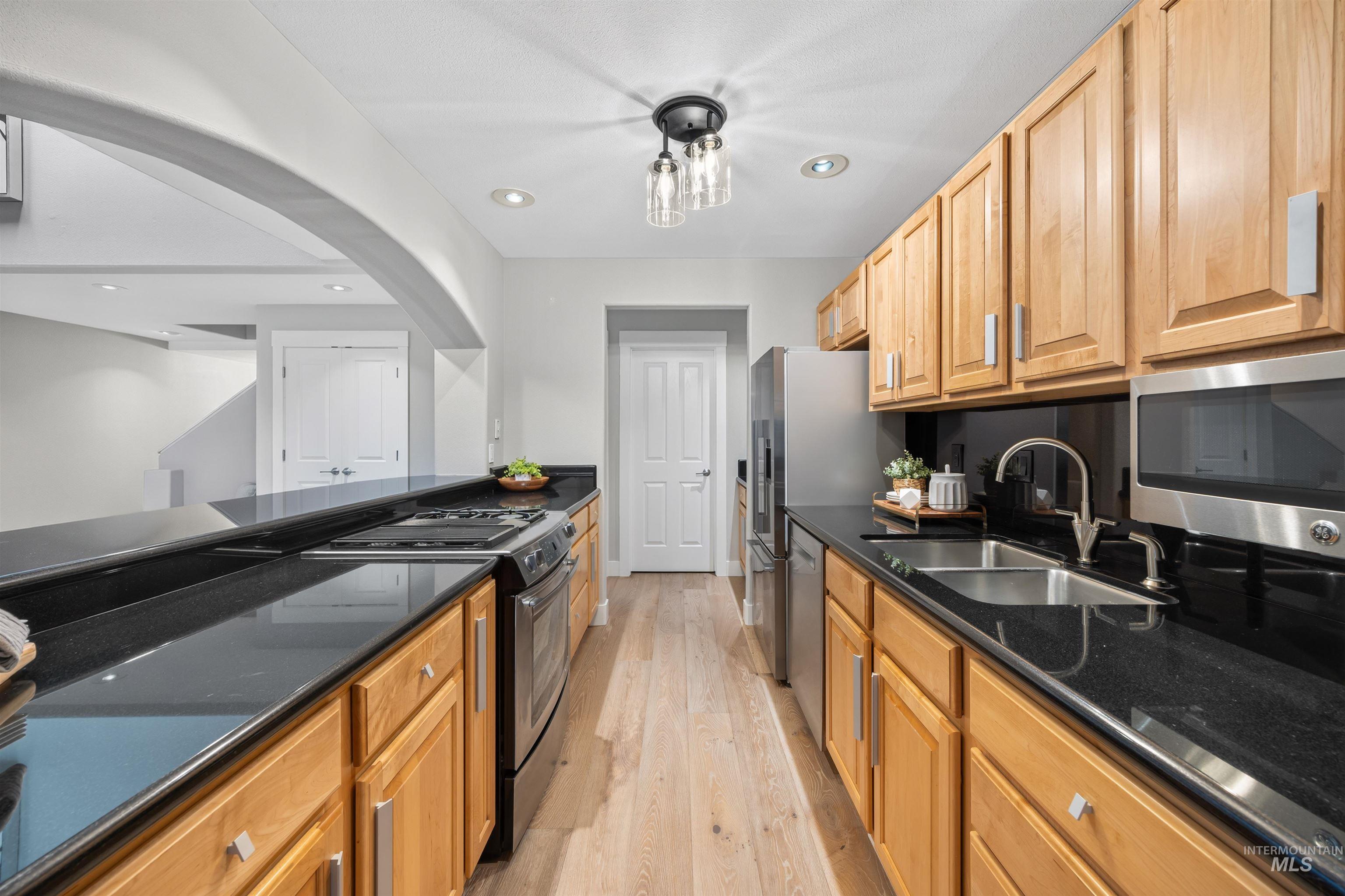804 E Riverpark Ln, Boise, Idaho 83706, 2 Bedrooms, 2.5 Bathrooms, Residential For Sale, Price $650,000,MLS 98990979
