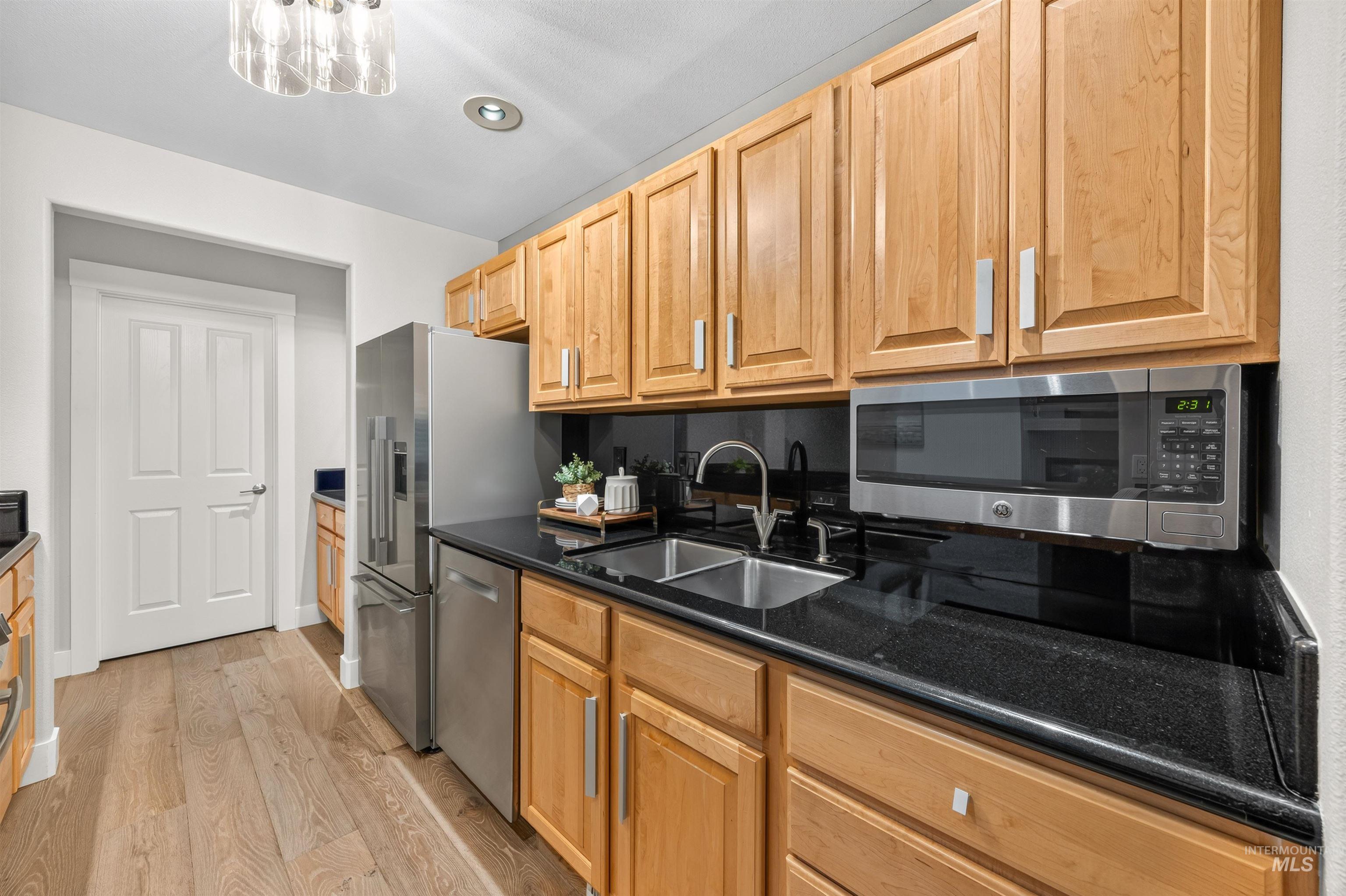 804 E Riverpark Ln, Boise, Idaho 83706, 2 Bedrooms, 2.5 Bathrooms, Residential For Sale, Price $650,000,MLS 98990979