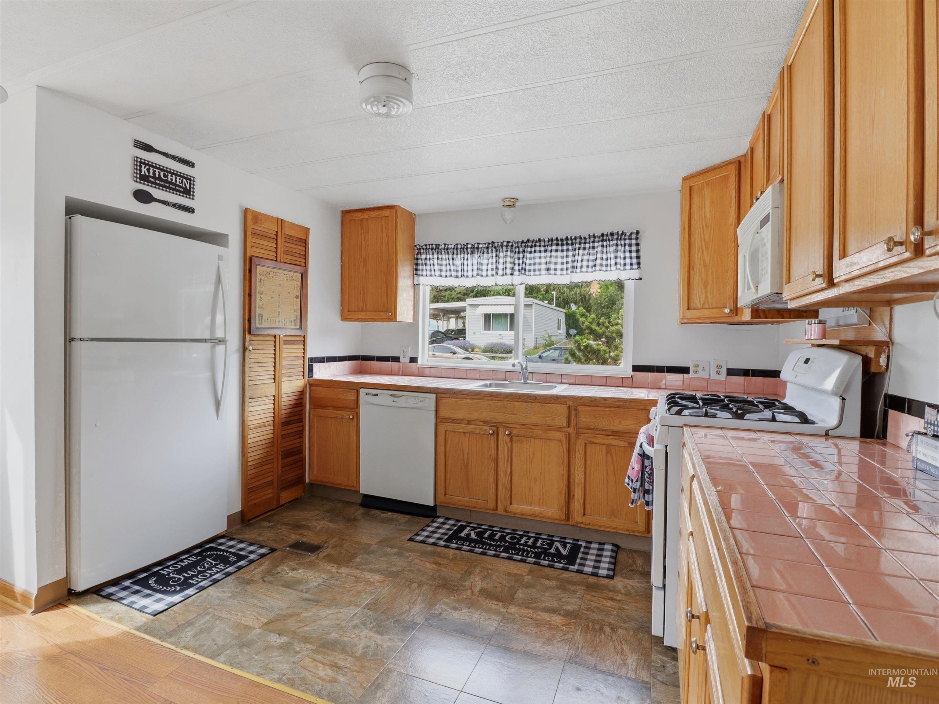 5615 E Woodcross Dr, Boise, Idaho 83716, 2 Bedrooms, 1 Bathroom, Residential For Sale, Price $229,900, 98990980