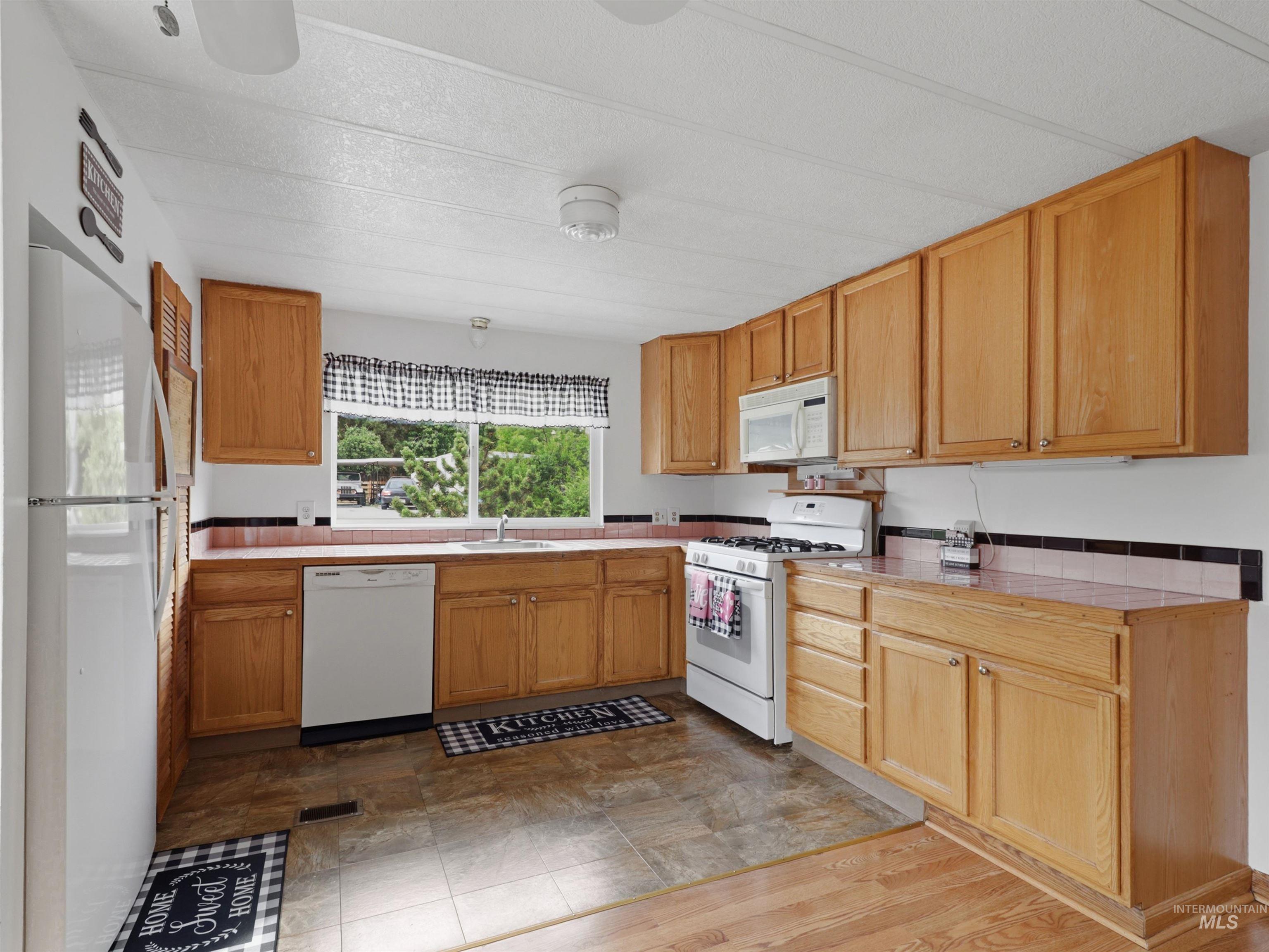 5615 E Woodcross Dr, Boise, Idaho 83716, 2 Bedrooms, 1 Bathroom, Residential For Sale, Price $229,900, 98990980