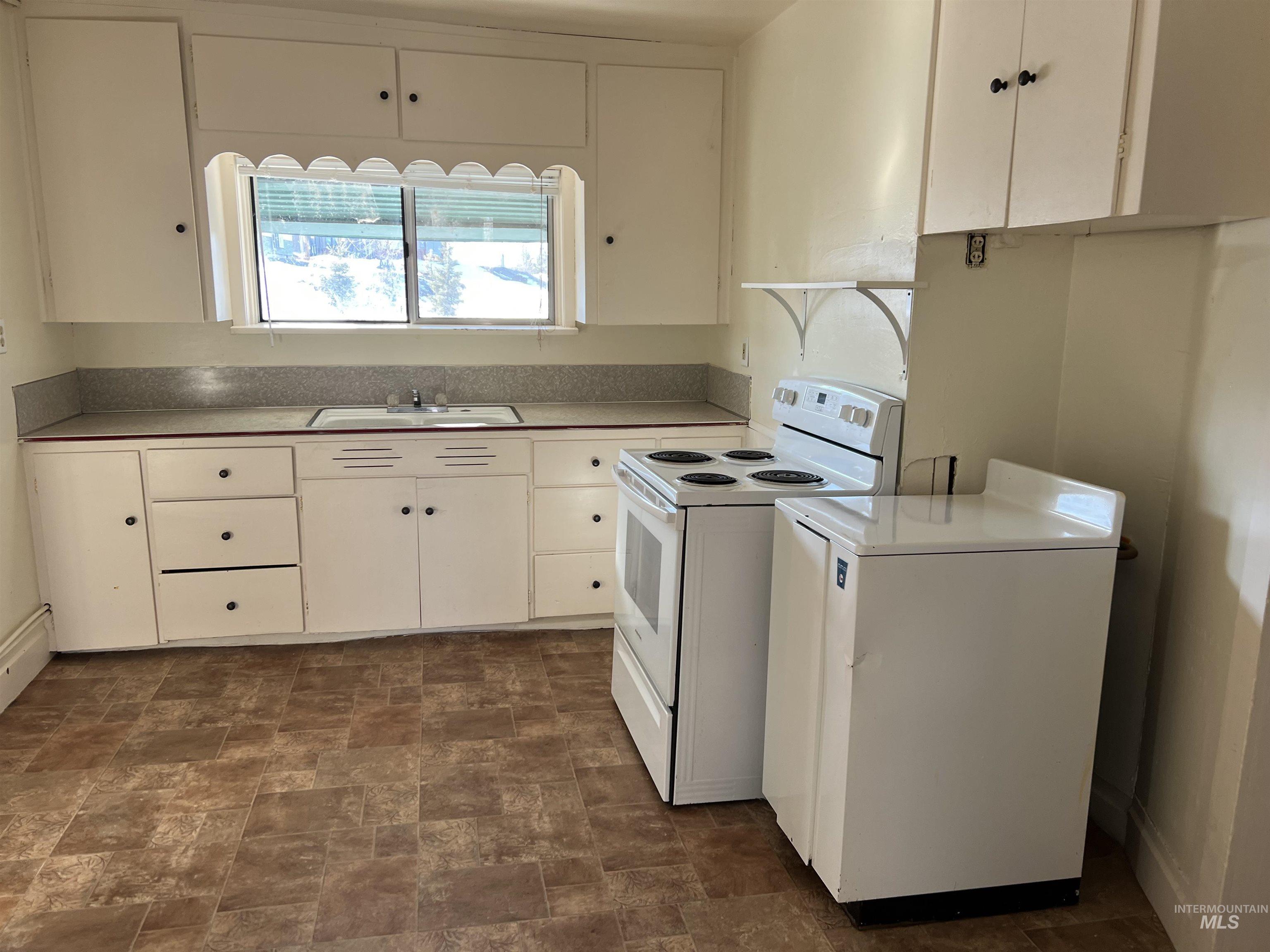 103 South Michigan, Council, Idaho 83612, 2 Bedrooms, 1 Bathroom, Residential Income For Sale, Price $420,000, 98990981