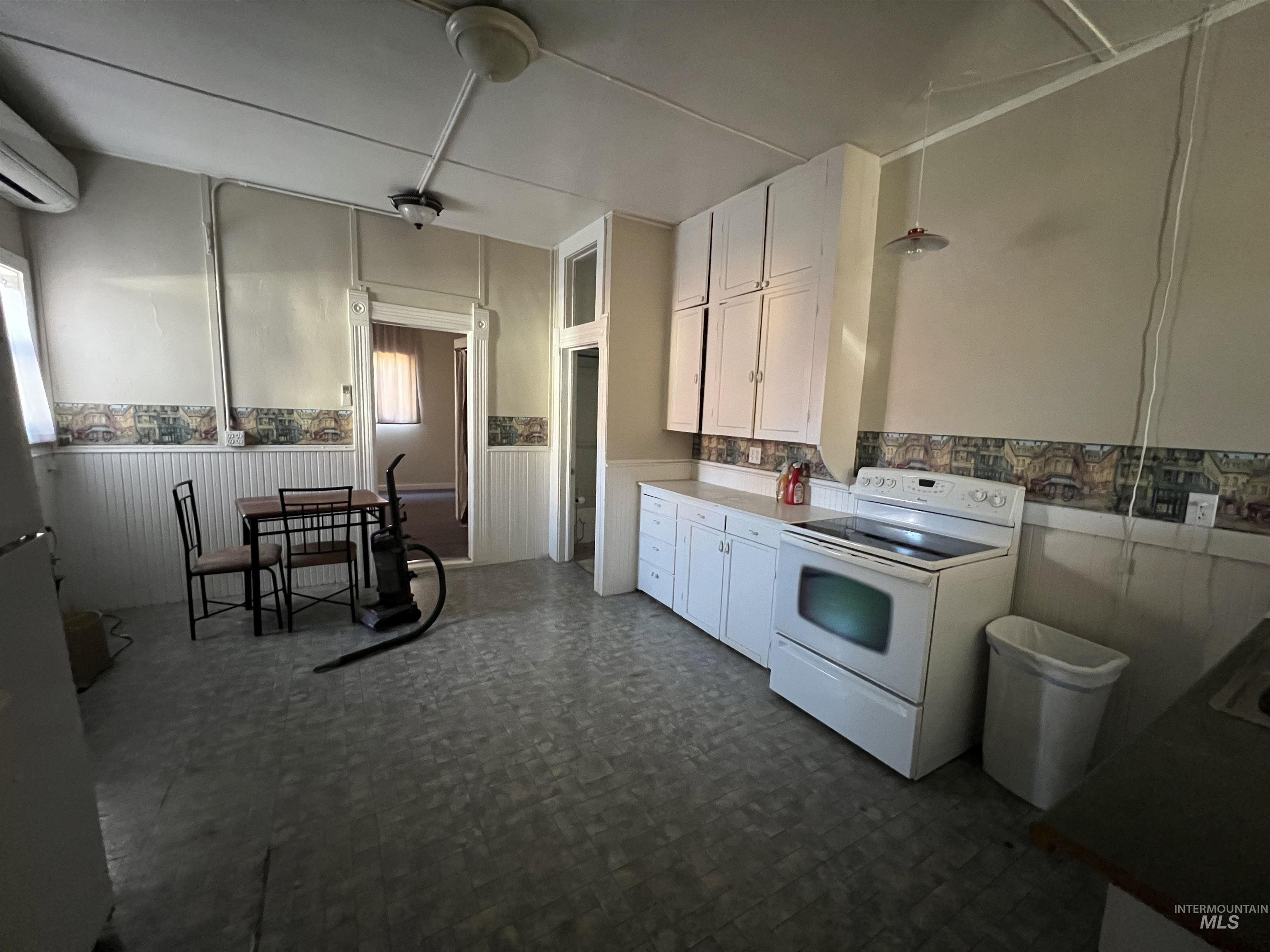 103 South Michigan, Council, Idaho 83612, 2 Bedrooms, 1 Bathroom, Residential Income For Sale, Price $420,000, 98990981