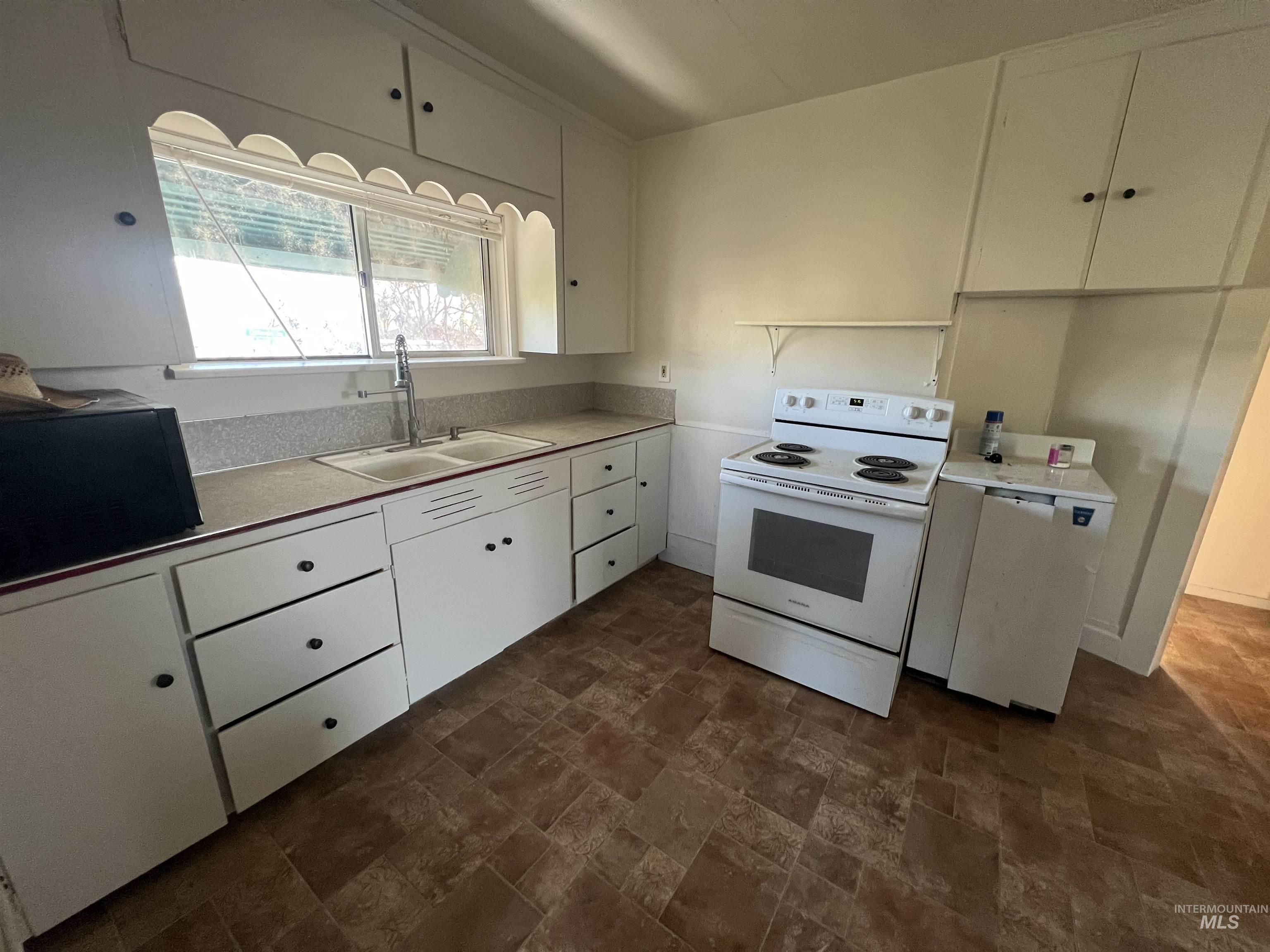 103 South Michigan, Council, Idaho 83612, 2 Bedrooms, 1 Bathroom, Residential Income For Sale, Price $420,000, 98990981