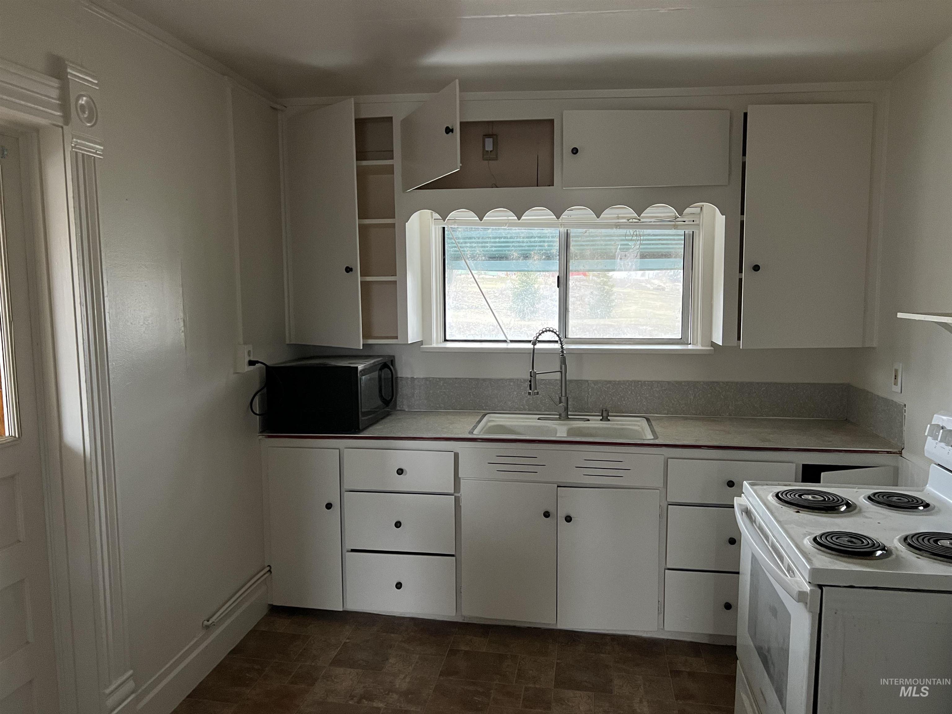 103 South Michigan, Council, Idaho 83612, 2 Bedrooms, 1 Bathroom, Residential Income For Sale, Price $420,000, 98990981