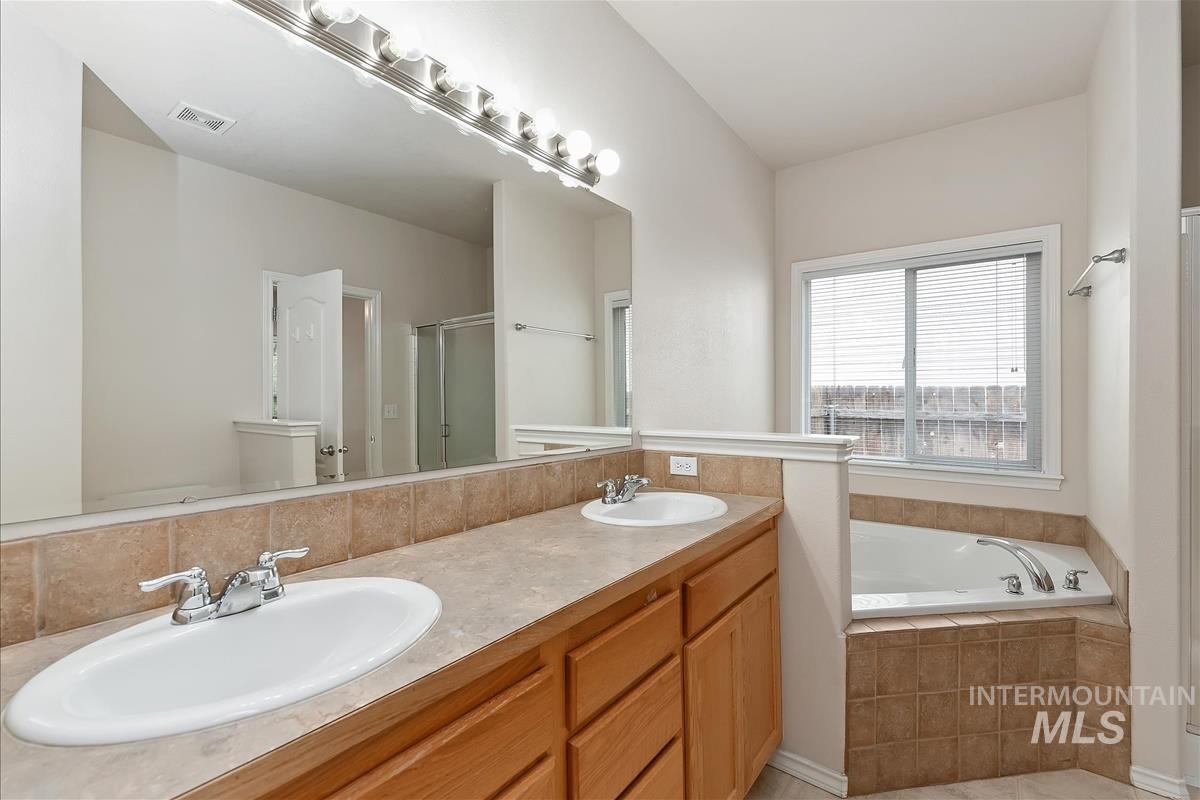 2080 W Sage Springs Ct, Meridian, Idaho 83642, 3 Bedrooms, 2.5 Bathrooms, Residential For Sale, Price $499,999,MLS 98990986