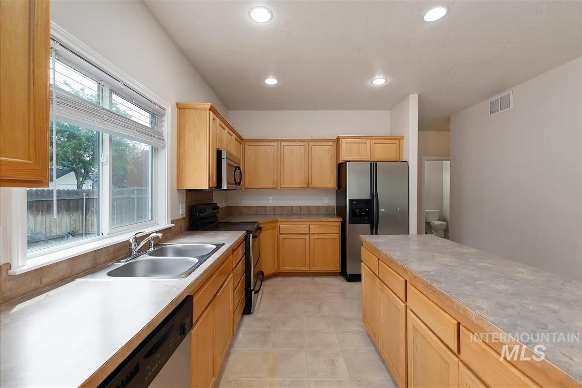 2080 W Sage Springs Ct, Meridian, Idaho 83642, 3 Bedrooms, 2.5 Bathrooms, Residential For Sale, Price $499,999,MLS 98990986