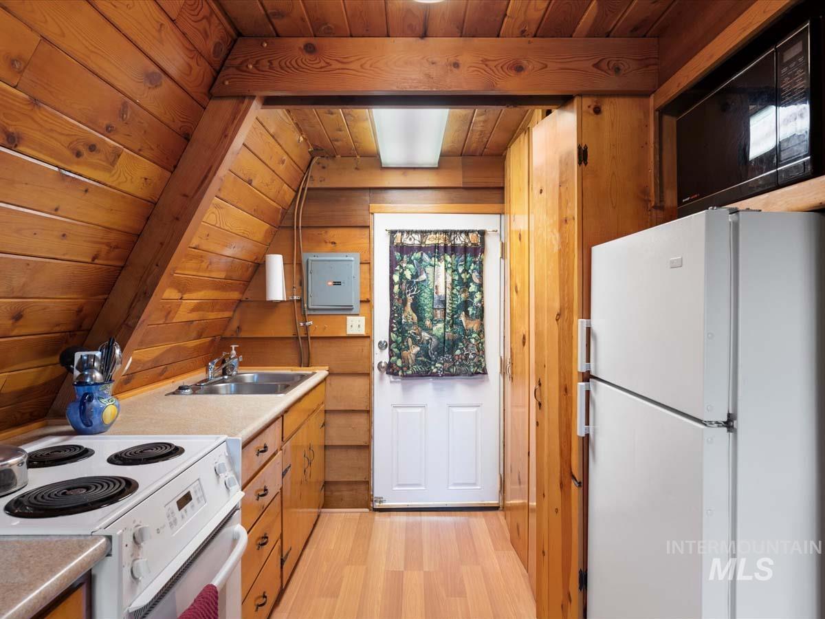 3 Lyons Lane, Smiths Ferry, Idaho 83611, 1 Bedroom, 1 Bathroom, Residential For Sale, Price $275,900, 98990987