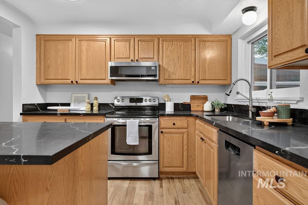 3324 Tucker, Boise, Idaho 83703, 4 Bedrooms, 3 Bathrooms, Residential For Sale, Price $819,000, 98990989