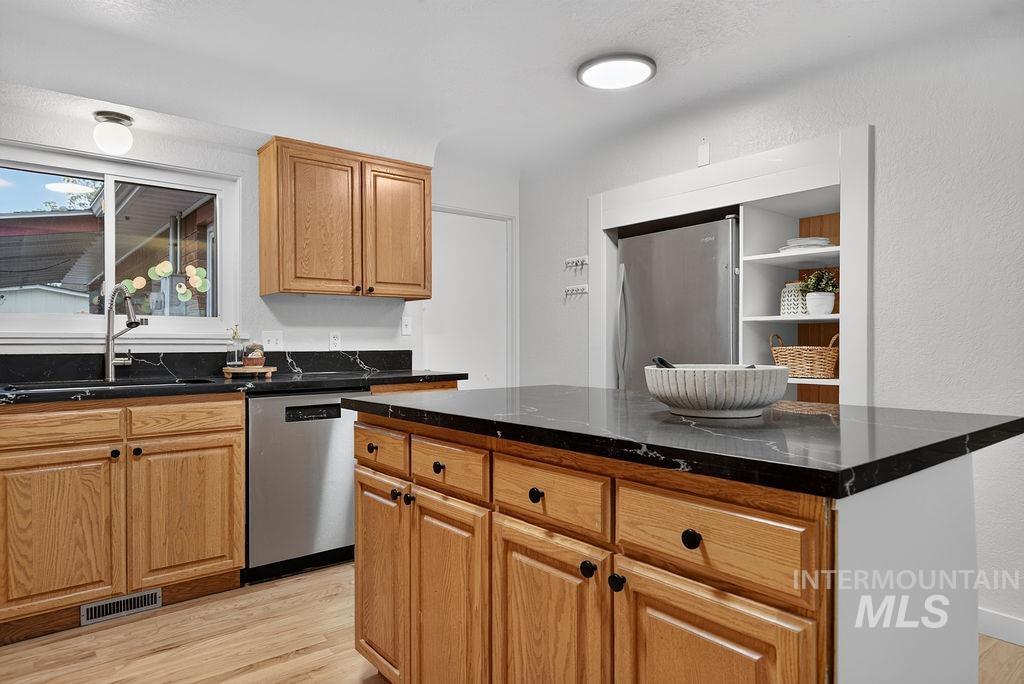 3324 Tucker, Boise, Idaho 83703, 4 Bedrooms, 3 Bathrooms, Residential For Sale, Price $819,000, 98990989