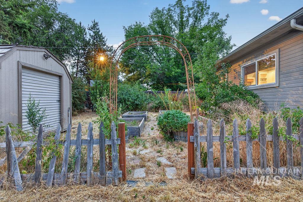 3324 Tucker, Boise, Idaho 83703, 4 Bedrooms, 3 Bathrooms, Residential For Sale, Price $819,000, 98990989