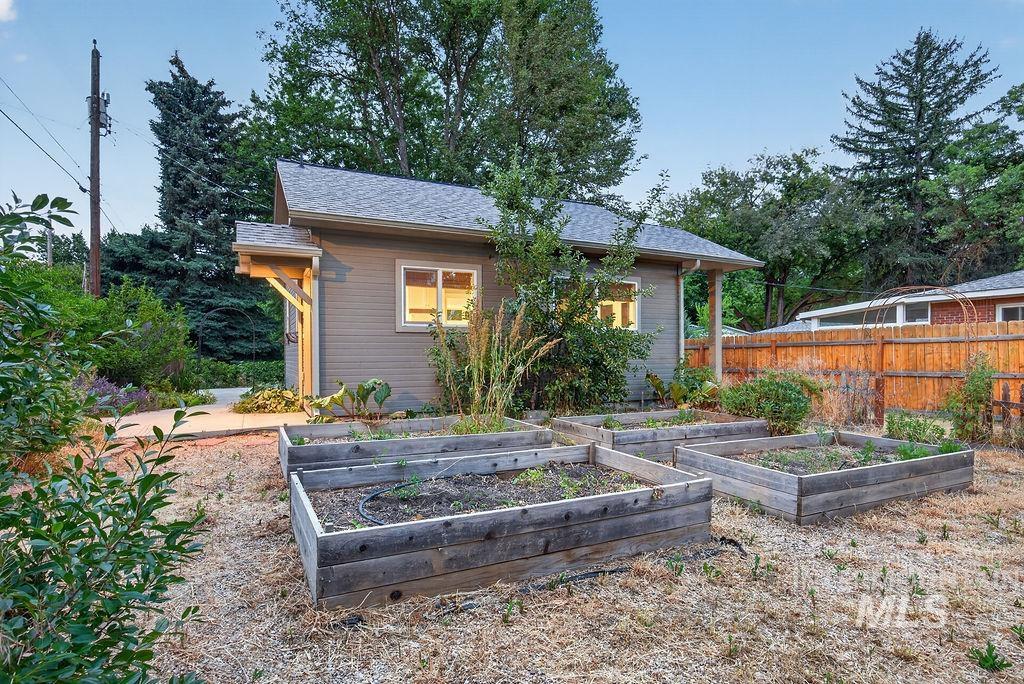 3324 Tucker, Boise, Idaho 83703, 4 Bedrooms, 3 Bathrooms, Residential For Sale, Price $819,000, 98990989