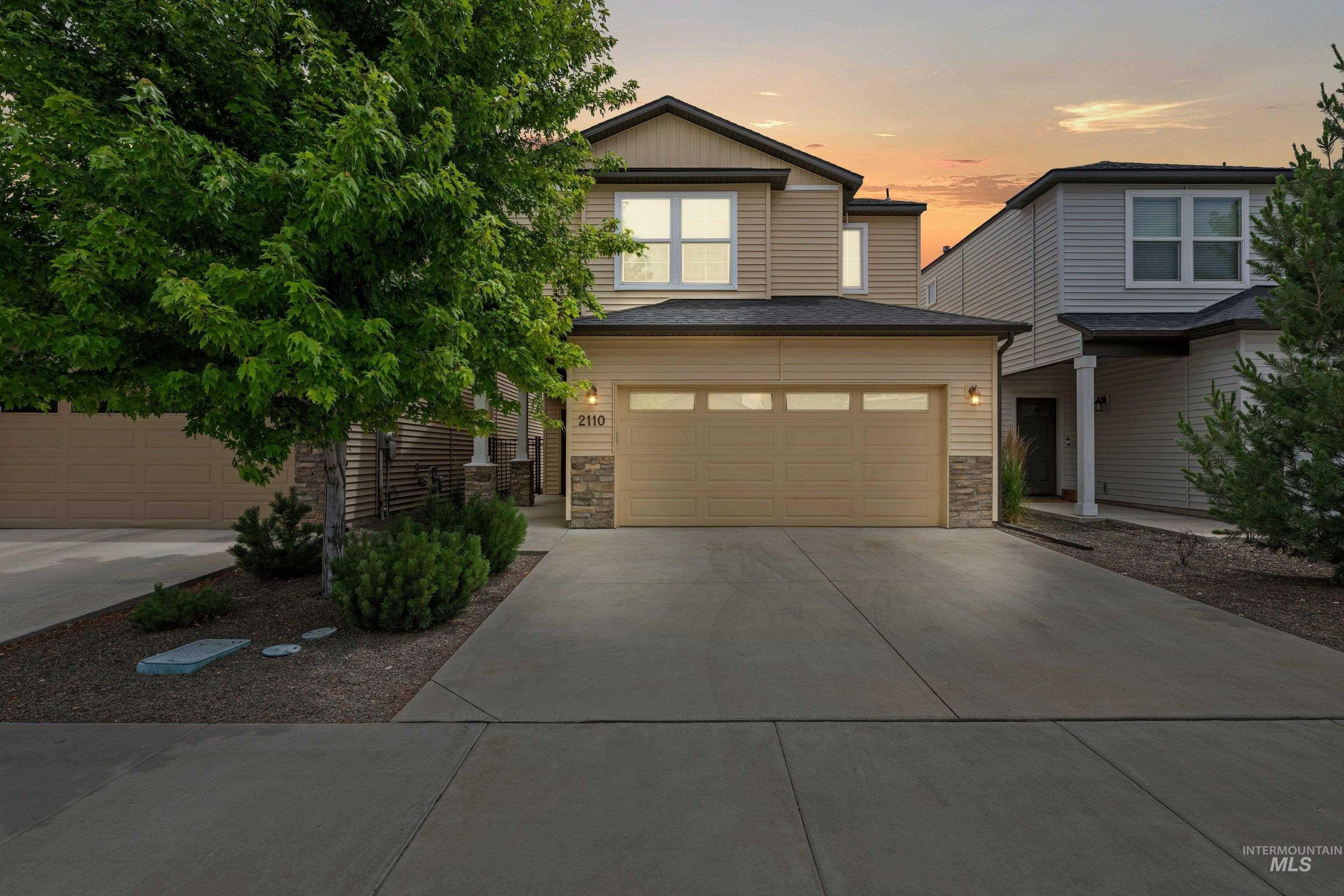 2110 S Hills Ave., Meridian, Idaho 83642-7363, 3 Bedrooms, 2.5 Bathrooms, Residential For Sale, Price $475,000,MLS 98990995