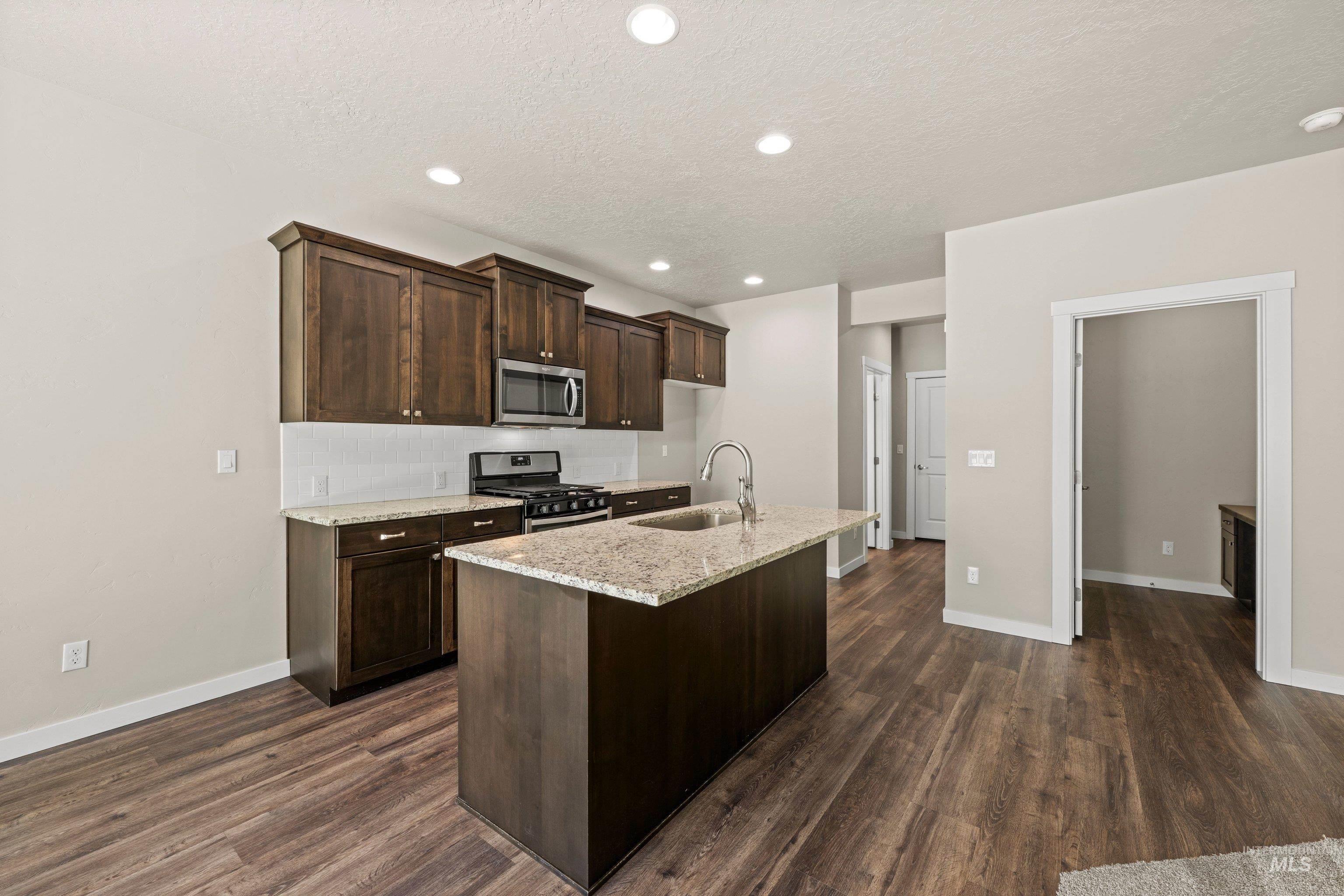 2110 S Hills Ave., Meridian, Idaho 83642-7363, 3 Bedrooms, 2.5 Bathrooms, Residential For Sale, Price $475,000,MLS 98990995