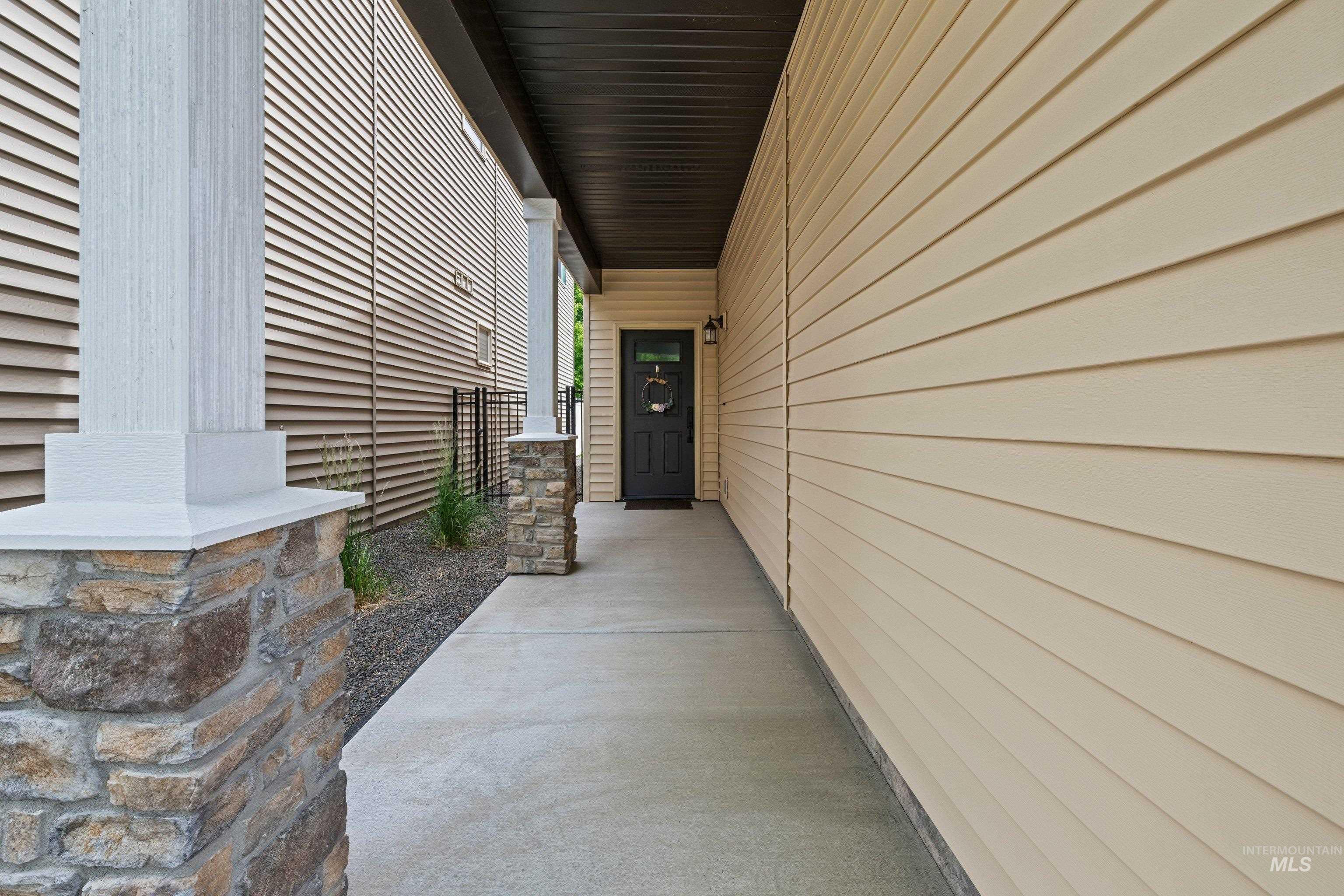 2110 S Hills Ave., Meridian, Idaho 83642-7363, 3 Bedrooms, 2.5 Bathrooms, Residential For Sale, Price $475,000,MLS 98990995