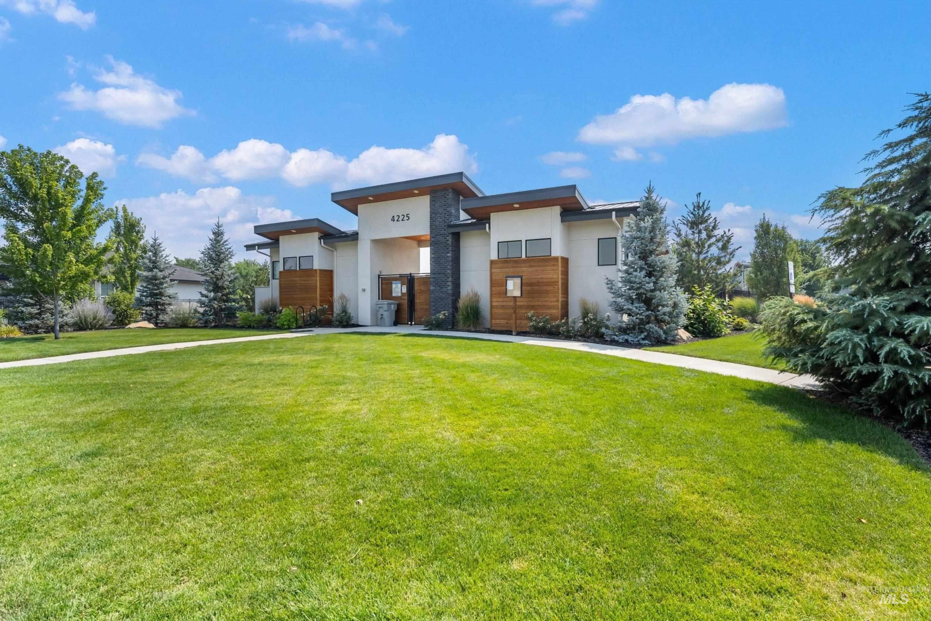 2110 S Hills Ave., Meridian, Idaho 83642-7363, 3 Bedrooms, 2.5 Bathrooms, Residential For Sale, Price $475,000,MLS 98990995