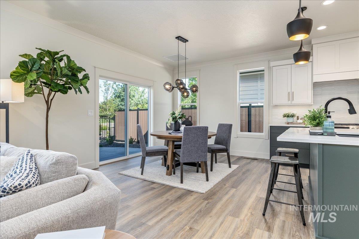 1185 N Meadowglen Ave, Meridian, Idaho 83642, 3 Bedrooms, 2.5 Bathrooms, Residential For Sale, Price $529,900,MLS 98990998
