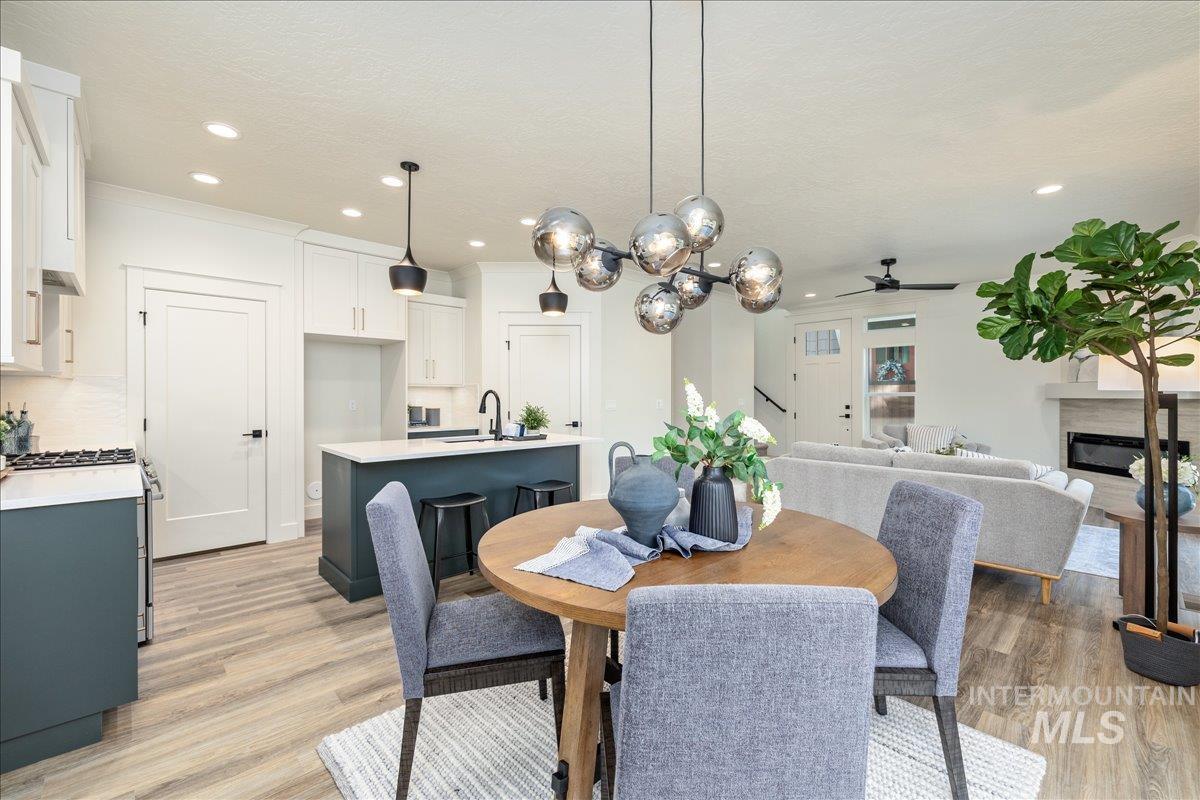 1185 N Meadowglen Ave, Meridian, Idaho 83642, 3 Bedrooms, 2.5 Bathrooms, Residential For Sale, Price $529,900,MLS 98990998