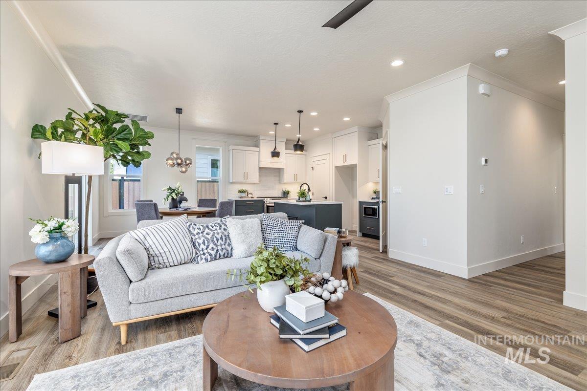 1185 N Meadowglen Ave, Meridian, Idaho 83642, 3 Bedrooms, 2.5 Bathrooms, Residential For Sale, Price $529,900,MLS 98990998
