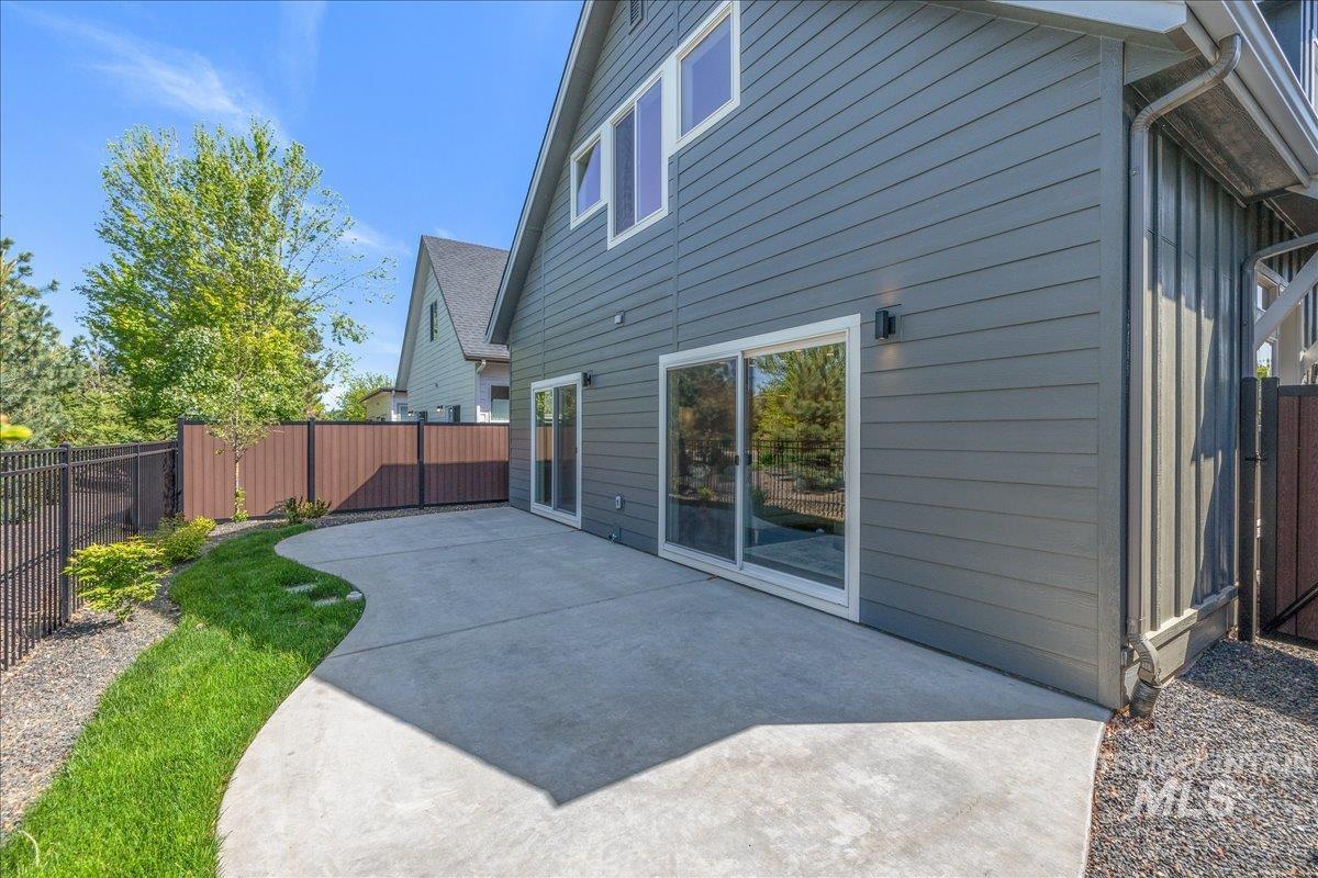 1185 N Meadowglen Ave, Meridian, Idaho 83642, 3 Bedrooms, 2.5 Bathrooms, Residential For Sale, Price $529,900,MLS 98990998