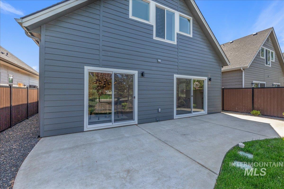 1185 N Meadowglen Ave, Meridian, Idaho 83642, 3 Bedrooms, 2.5 Bathrooms, Residential For Sale, Price $529,900,MLS 98990998