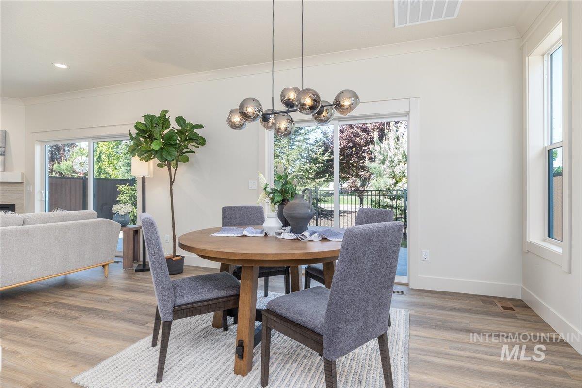 1185 N Meadowglen Ave, Meridian, Idaho 83642, 3 Bedrooms, 2.5 Bathrooms, Residential For Sale, Price $529,900,MLS 98990998