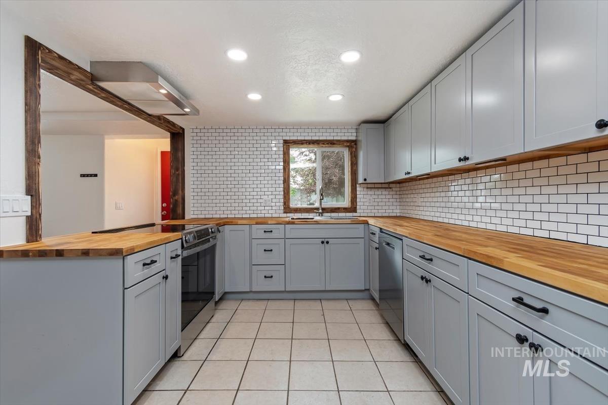 1207 W Willow Ave, Nampa, Idaho 83651, 3 Bedrooms, 2 Bathrooms, Residential For Sale, Price $480,000,MLS 98991001