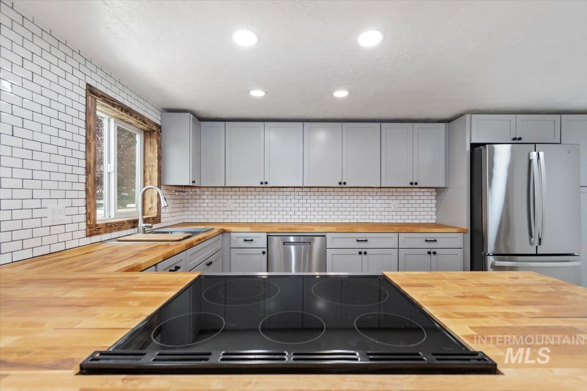 1207 W Willow Ave, Nampa, Idaho 83651, 3 Bedrooms, 2 Bathrooms, Residential For Sale, Price $480,000,MLS 98991001