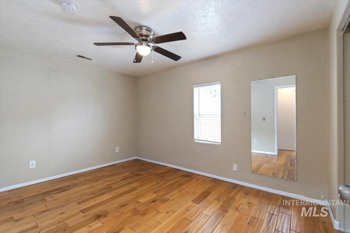 1207 W Willow Ave, Nampa, Idaho 83651, 3 Bedrooms, 2 Bathrooms, Residential For Sale, Price $480,000,MLS 98991001