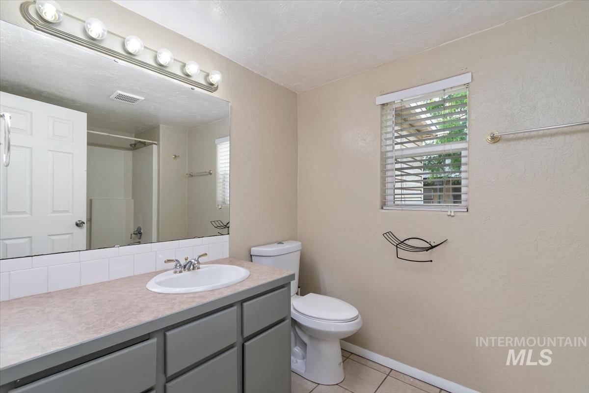 1207 W Willow Ave, Nampa, Idaho 83651, 3 Bedrooms, 2 Bathrooms, Residential For Sale, Price $480,000,MLS 98991001