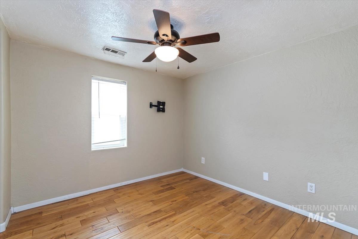 1207 W Willow Ave, Nampa, Idaho 83651, 3 Bedrooms, 2 Bathrooms, Residential For Sale, Price $480,000,MLS 98991001