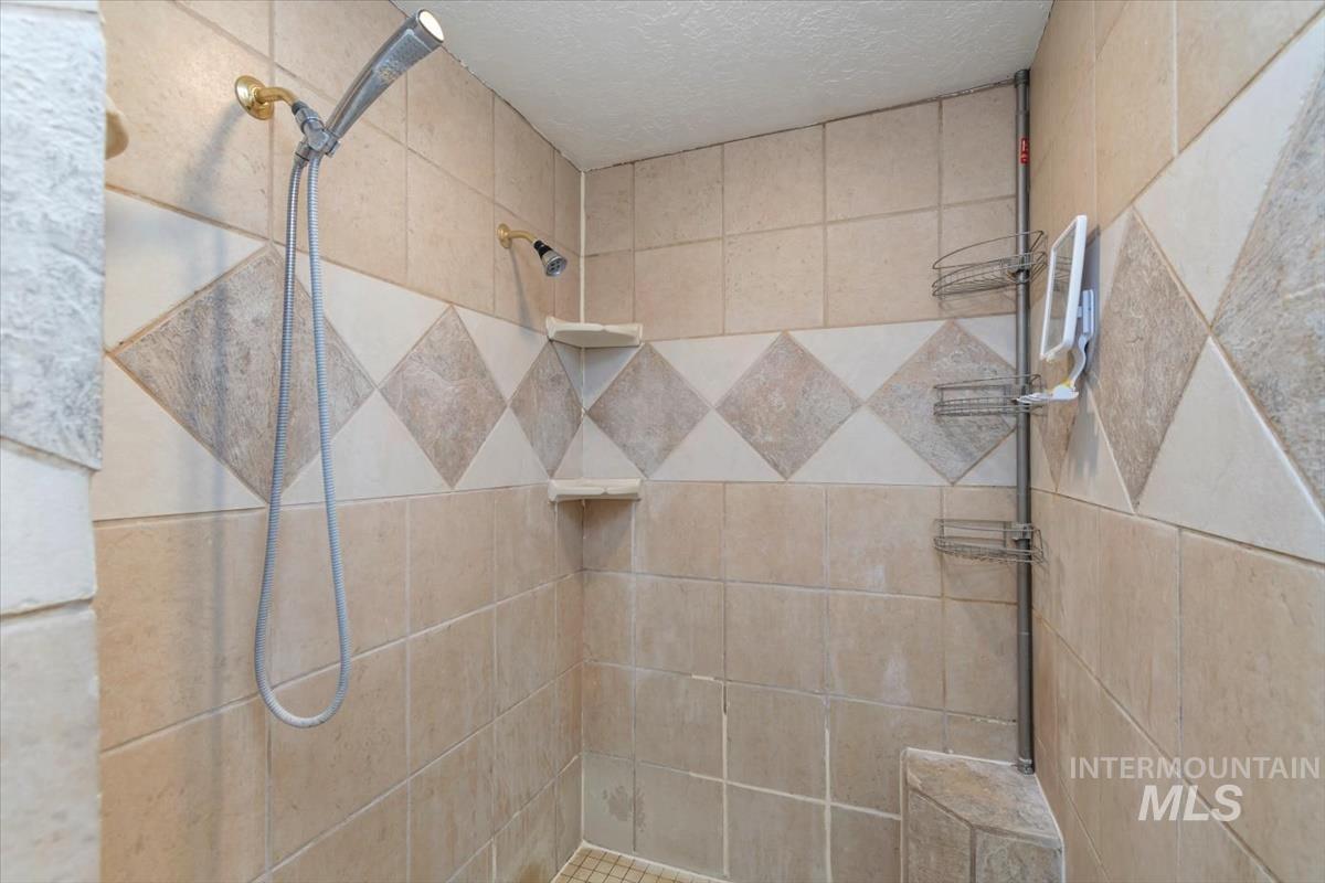 1207 W Willow Ave, Nampa, Idaho 83651, 3 Bedrooms, 2 Bathrooms, Residential For Sale, Price $480,000,MLS 98991001