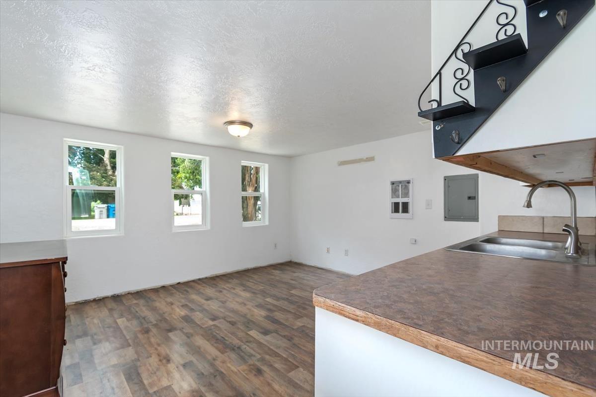 1207 W Willow Ave, Nampa, Idaho 83651, 3 Bedrooms, 2 Bathrooms, Residential For Sale, Price $480,000,MLS 98991001