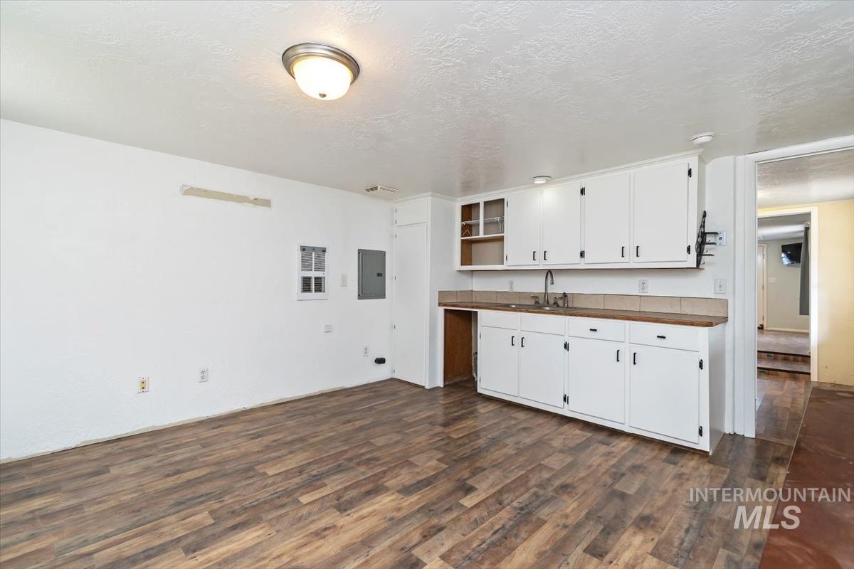 1207 W Willow Ave, Nampa, Idaho 83651, 3 Bedrooms, 2 Bathrooms, Residential For Sale, Price $480,000,MLS 98991001