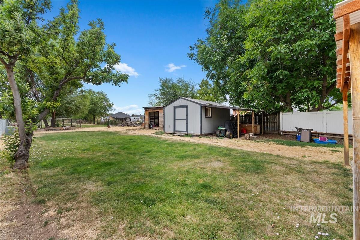1207 W Willow Ave, Nampa, Idaho 83651, 3 Bedrooms, 2 Bathrooms, Residential For Sale, Price $480,000,MLS 98991001