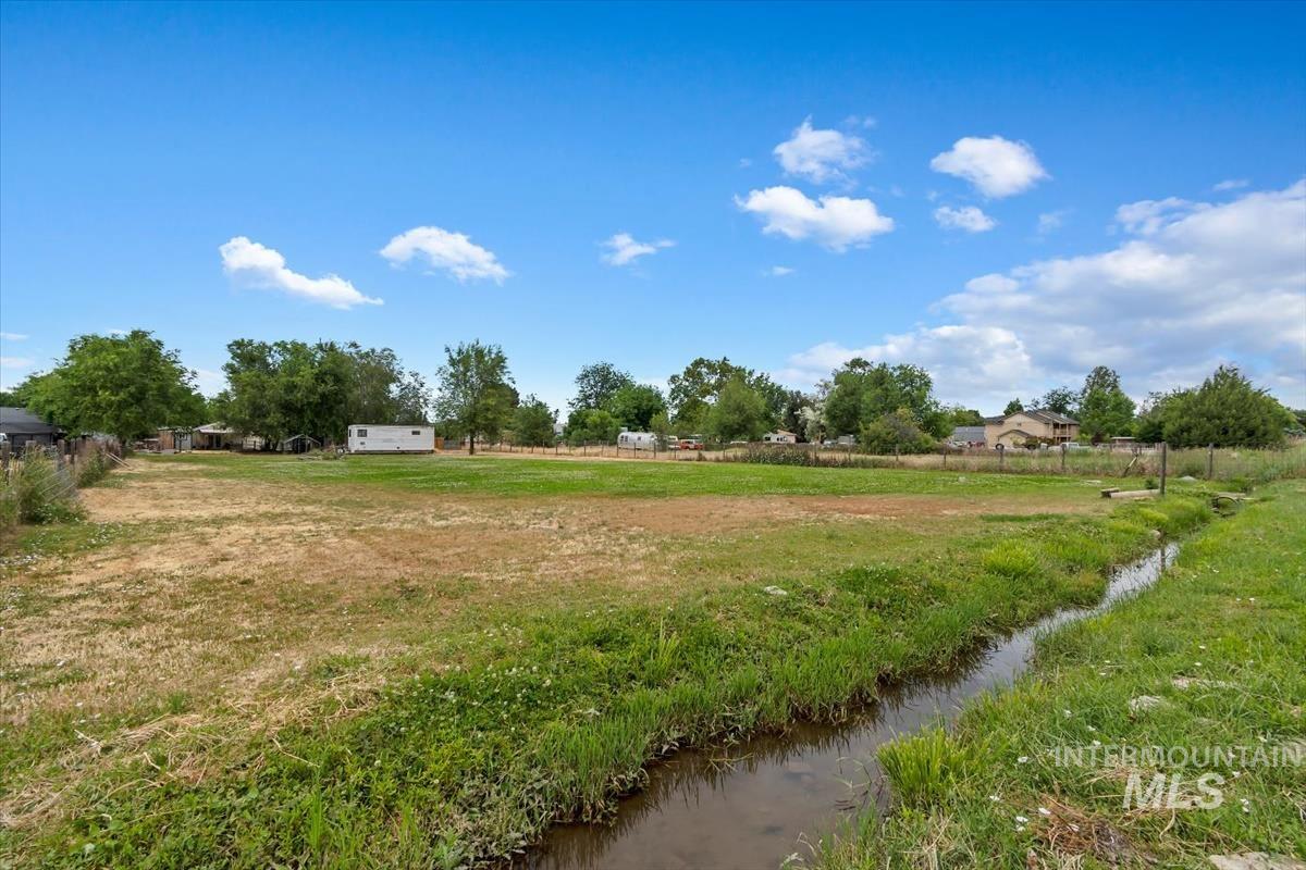 1207 W Willow Ave, Nampa, Idaho 83651, 3 Bedrooms, 2 Bathrooms, Residential For Sale, Price $480,000,MLS 98991001