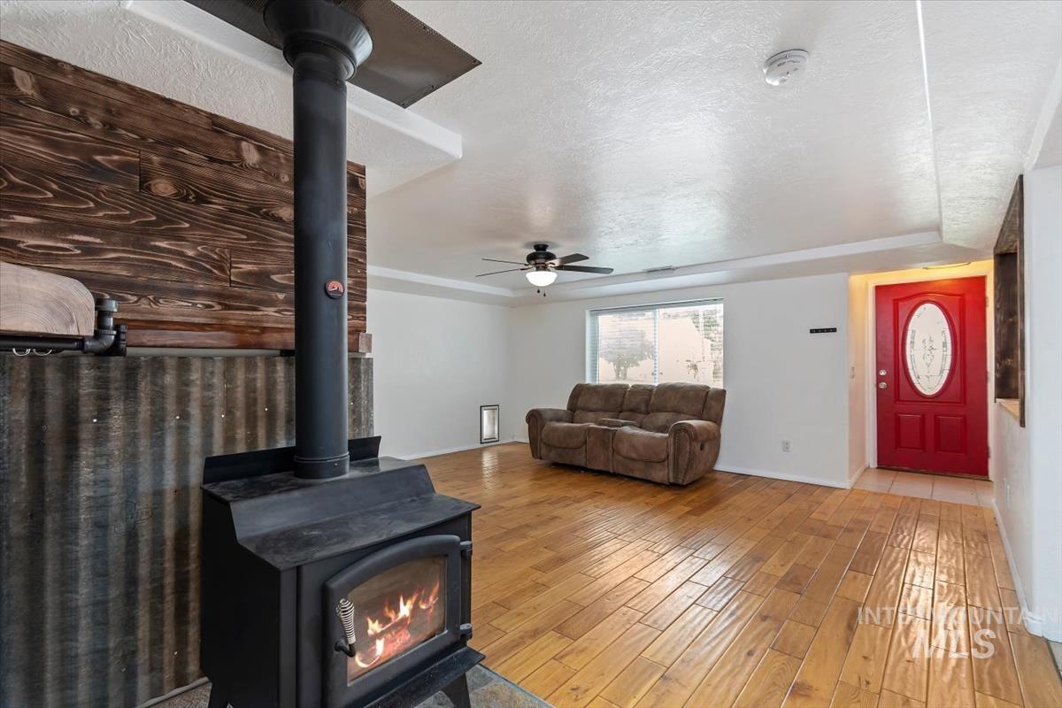 1207 W Willow Ave, Nampa, Idaho 83651, 3 Bedrooms, 2 Bathrooms, Residential For Sale, Price $480,000,MLS 98991001