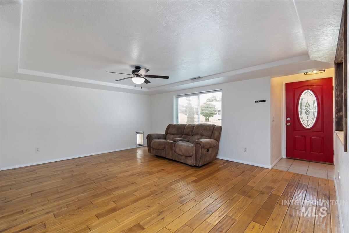 1207 W Willow Ave, Nampa, Idaho 83651, 3 Bedrooms, 2 Bathrooms, Residential For Sale, Price $480,000,MLS 98991001