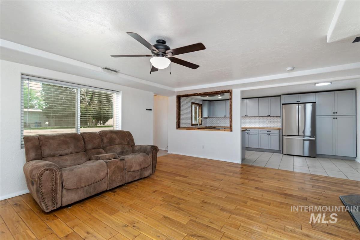 1207 W Willow Ave, Nampa, Idaho 83651, 3 Bedrooms, 2 Bathrooms, Residential For Sale, Price $480,000,MLS 98991001