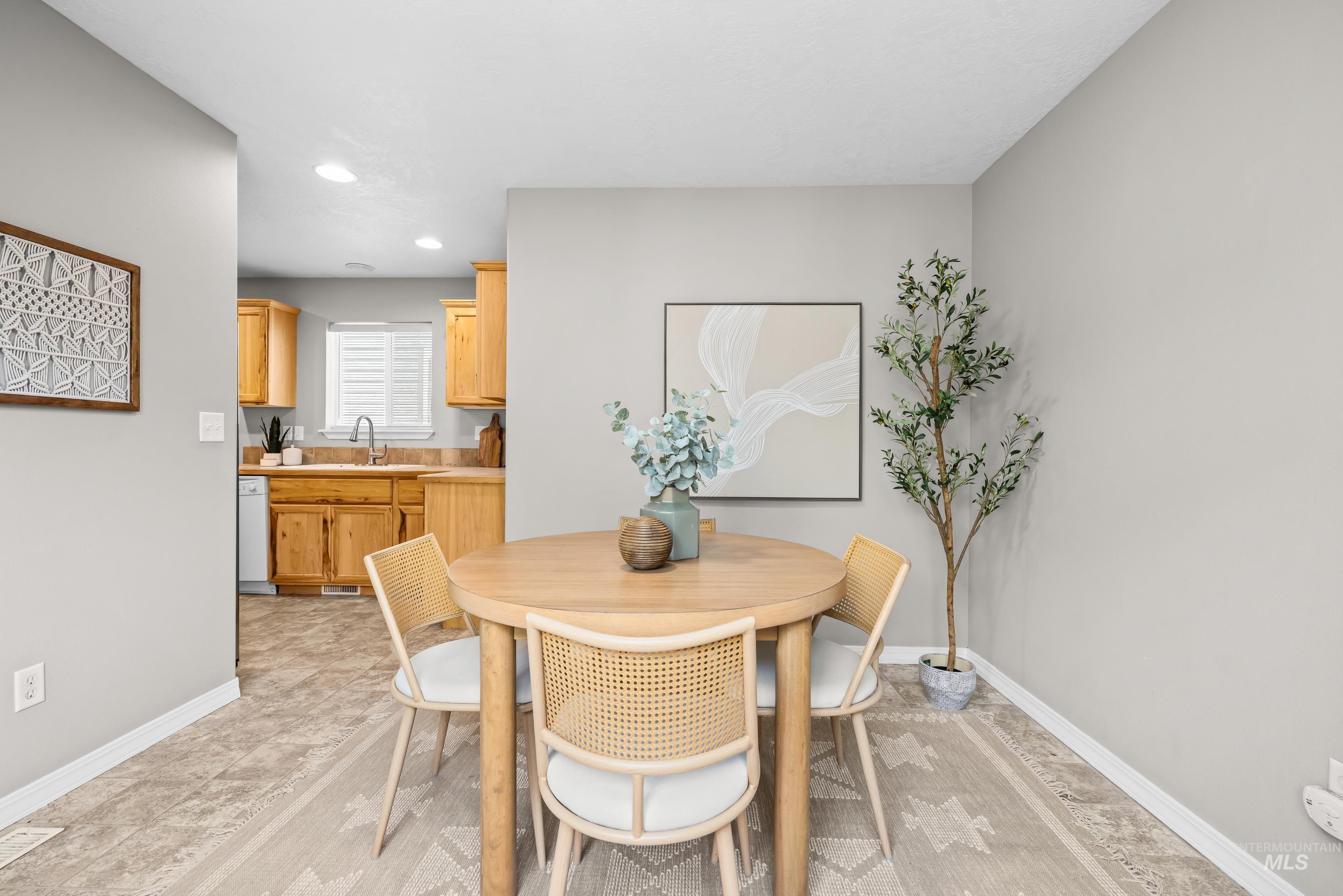 1576 S Grant Ave., Boise, Idaho 83706, 3 Bedrooms, 2.5 Bathrooms, Residential For Sale, Price $559,900, 98991002