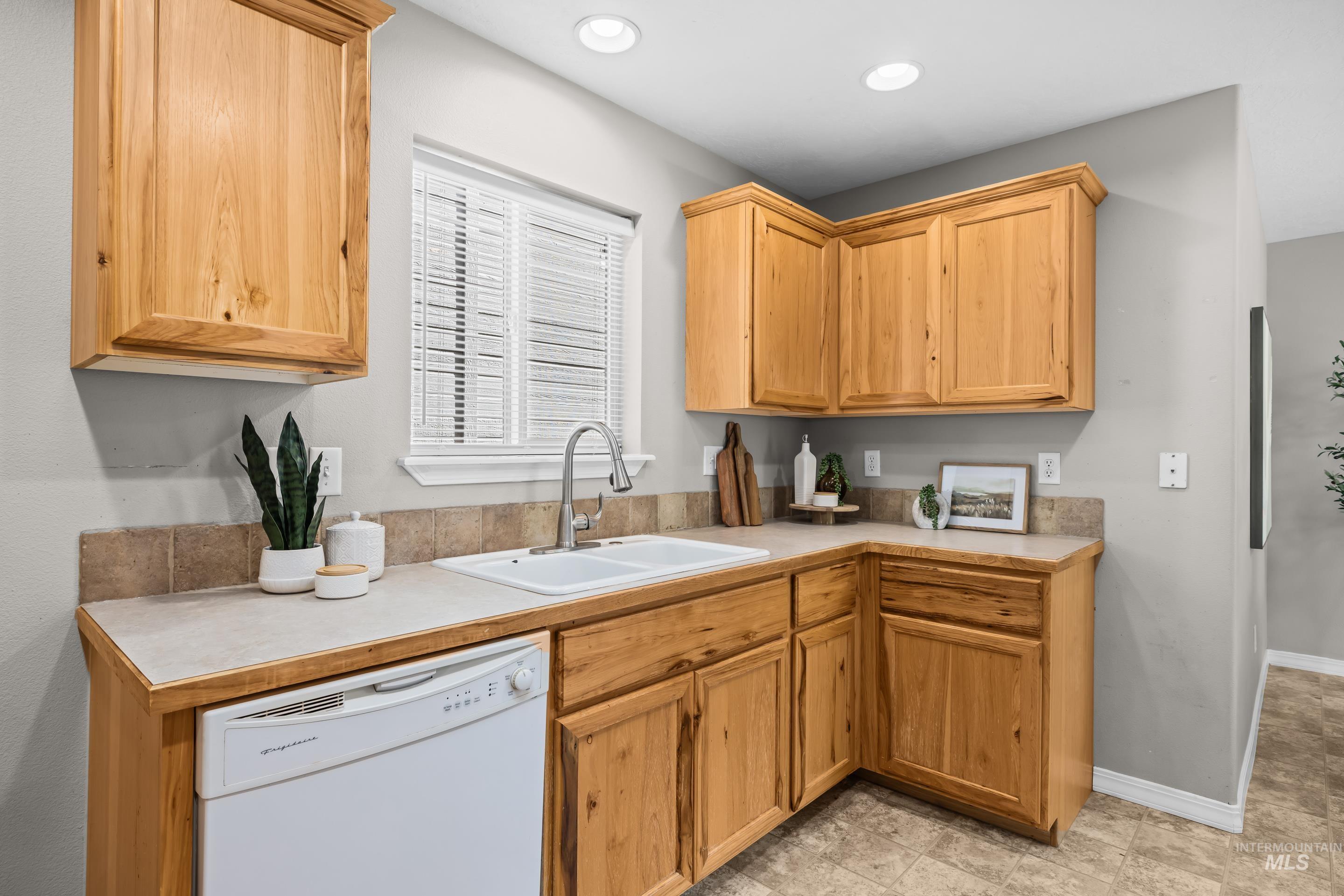 1576 S Grant Ave., Boise, Idaho 83706, 3 Bedrooms, 2.5 Bathrooms, Residential For Sale, Price $559,900, 98991002