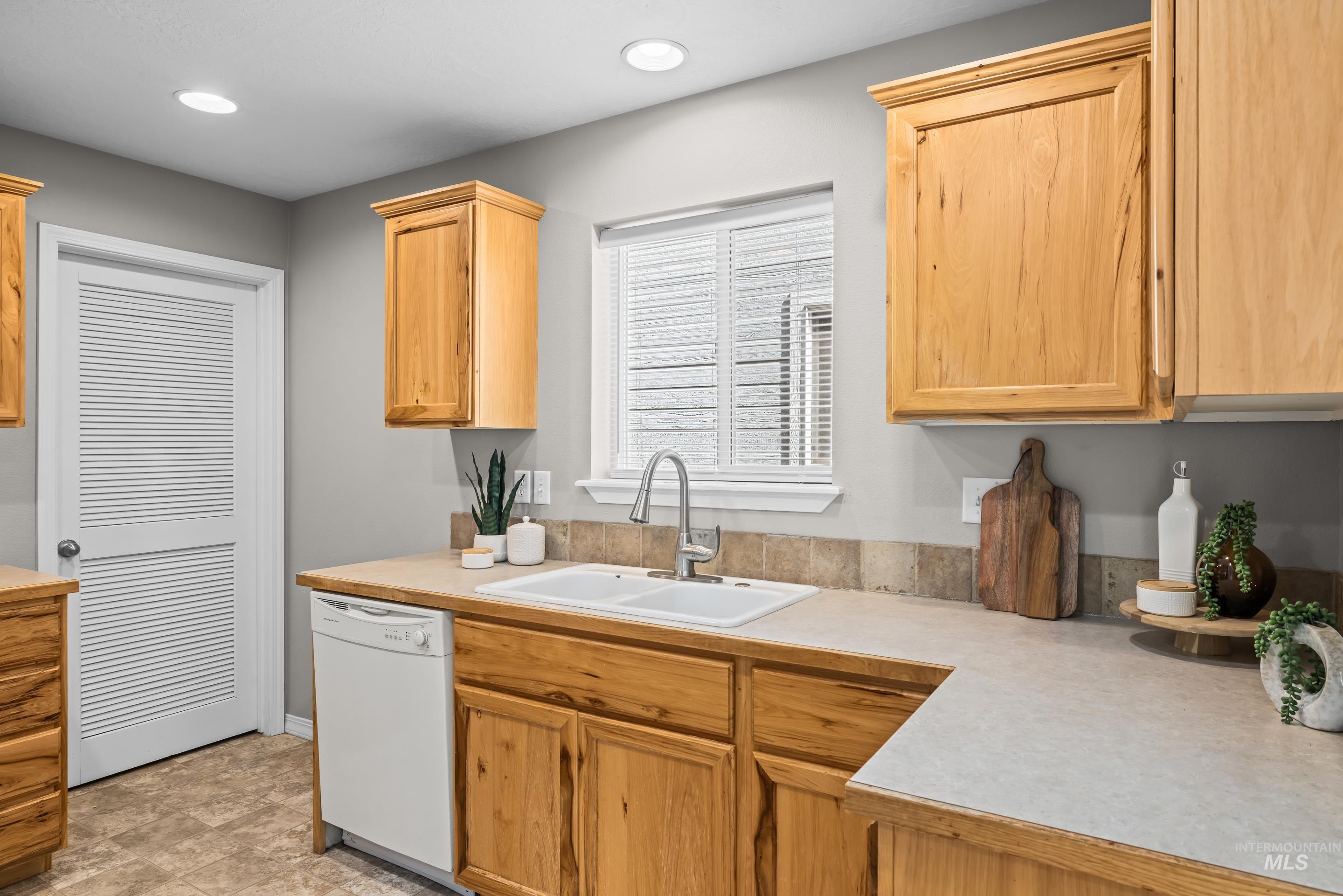 1576 S Grant Ave., Boise, Idaho 83706, 3 Bedrooms, 2.5 Bathrooms, Residential For Sale, Price $559,900, 98991002