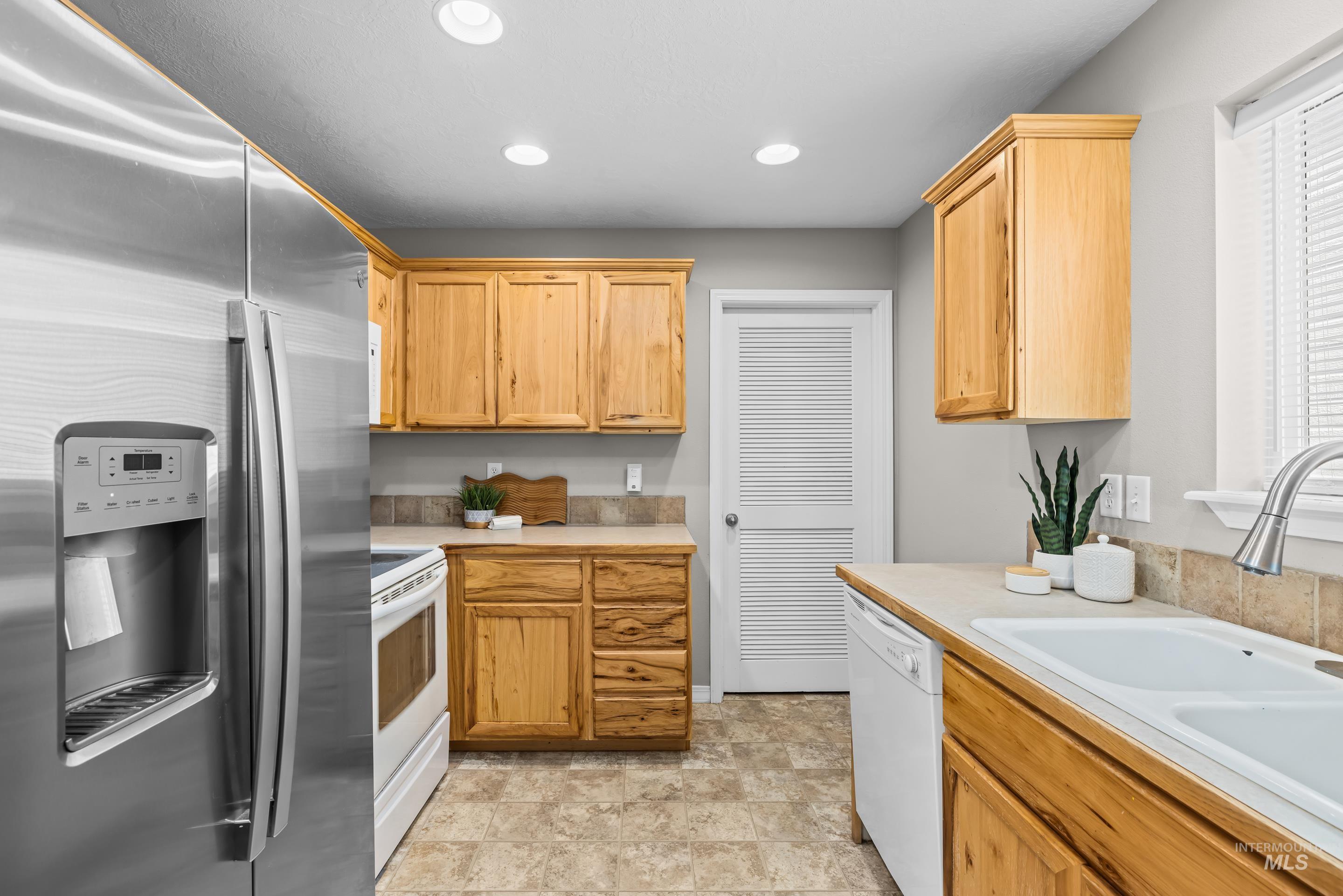 1576 S Grant Ave., Boise, Idaho 83706, 3 Bedrooms, 2.5 Bathrooms, Residential For Sale, Price $559,900, 98991002