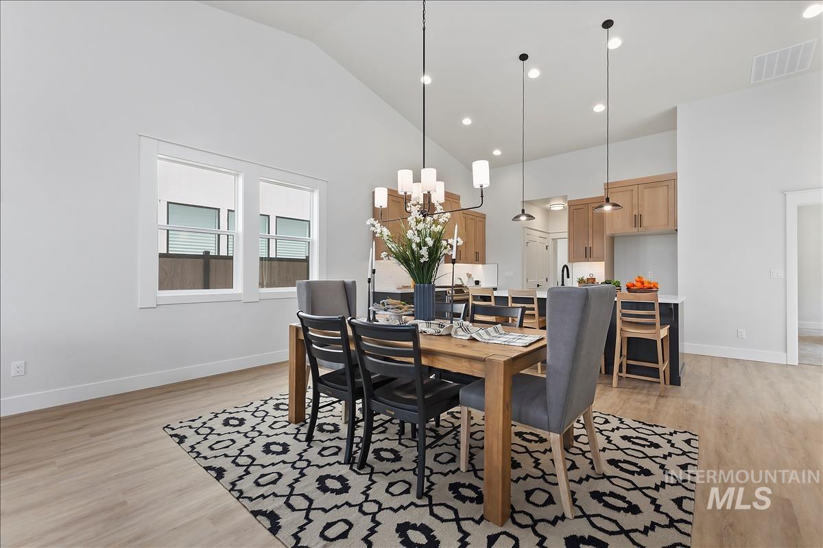 1212 N Meadowglen Ave, Meridian, Idaho 83642, 3 Bedrooms, 3 Bathrooms, Residential For Sale, Price $509,900,MLS 98991003