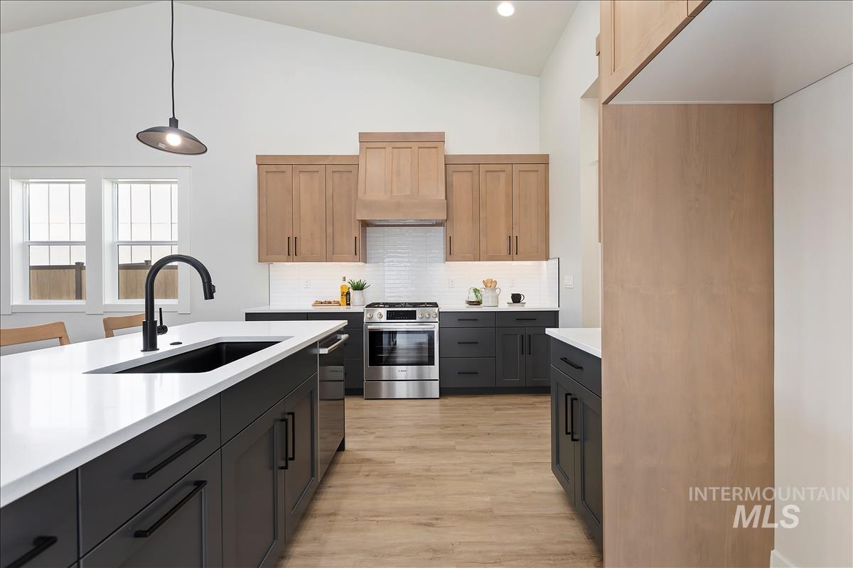 1212 N Meadowglen Ave, Meridian, Idaho 83642, 3 Bedrooms, 3 Bathrooms, Residential For Sale, Price $509,900,MLS 98991003