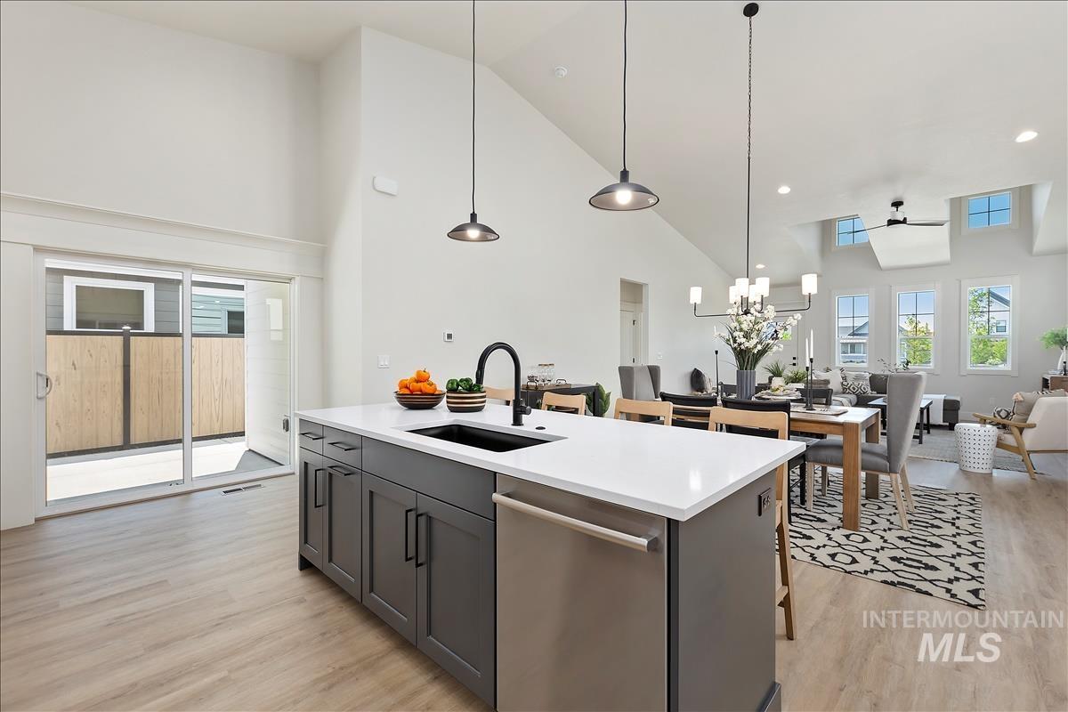1212 N Meadowglen Ave, Meridian, Idaho 83642, 3 Bedrooms, 3 Bathrooms, Residential For Sale, Price $509,900,MLS 98991003
