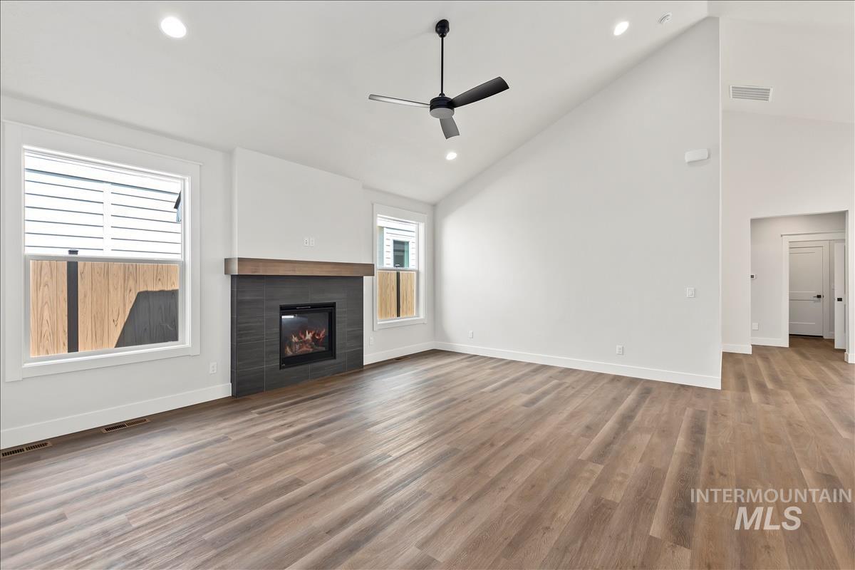 1220 N Meadowglen Ave, Meridian, Idaho 83642, 3 Bedrooms, 3 Bathrooms, Residential For Sale, Price $509,900,MLS 98991005