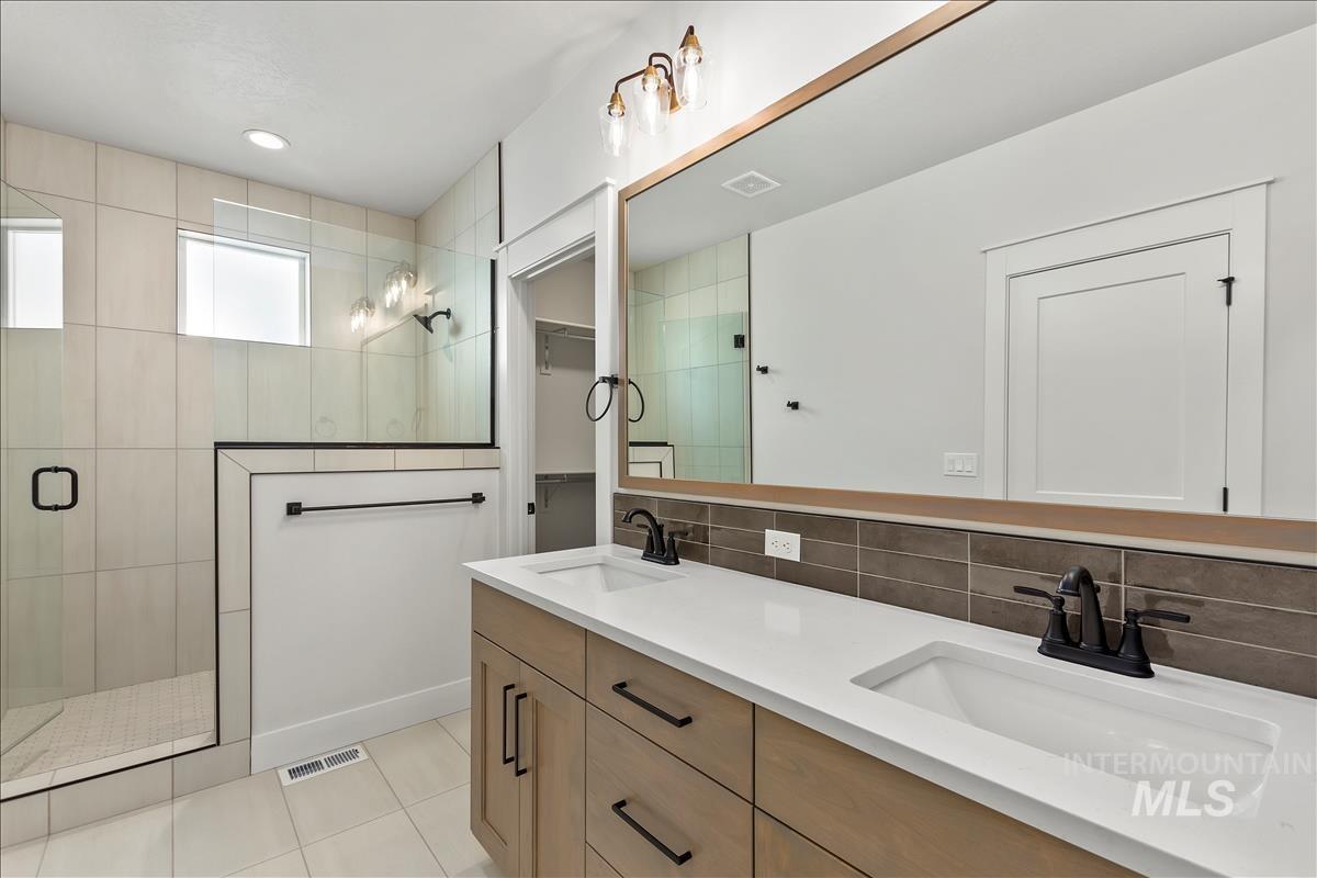 1220 N Meadowglen Ave, Meridian, Idaho 83642, 3 Bedrooms, 3 Bathrooms, Residential For Sale, Price $509,900,MLS 98991005
