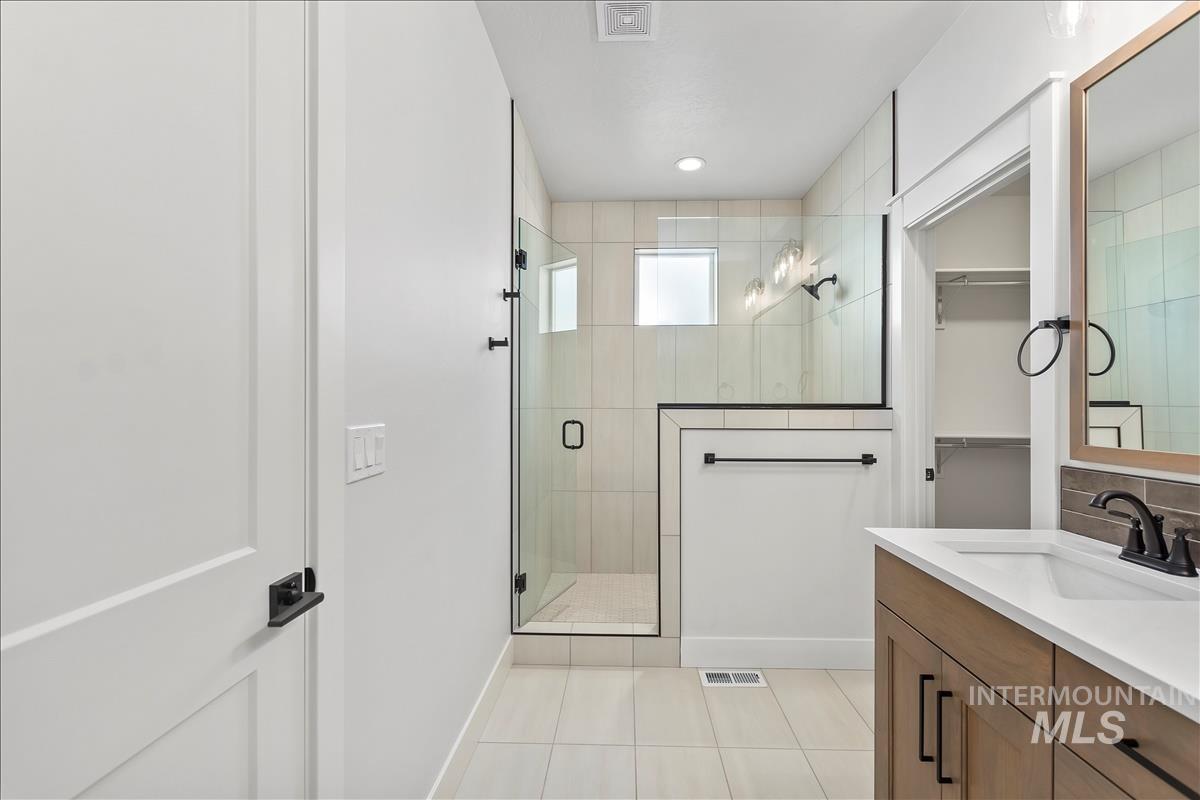 1220 N Meadowglen Ave, Meridian, Idaho 83642, 3 Bedrooms, 3 Bathrooms, Residential For Sale, Price $509,900,MLS 98991005
