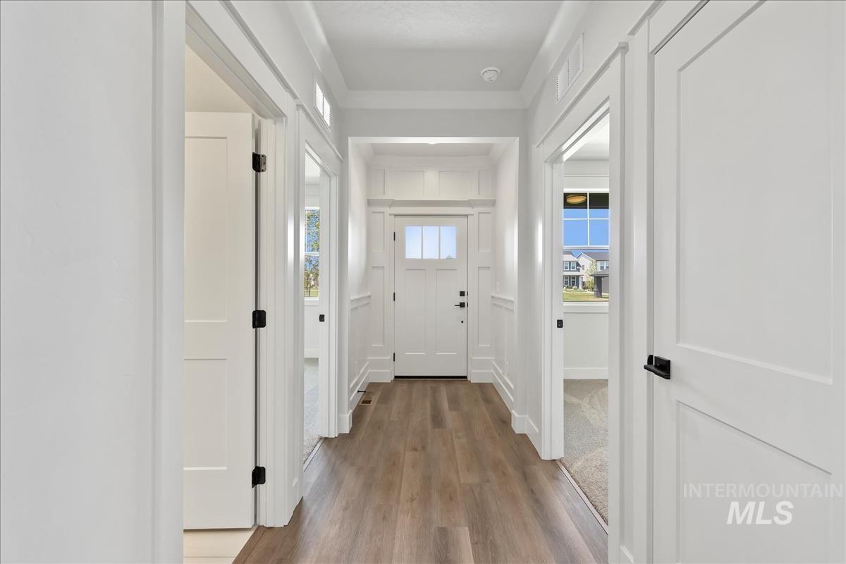 1220 N Meadowglen Ave, Meridian, Idaho 83642, 3 Bedrooms, 3 Bathrooms, Residential For Sale, Price $509,900,MLS 98991005