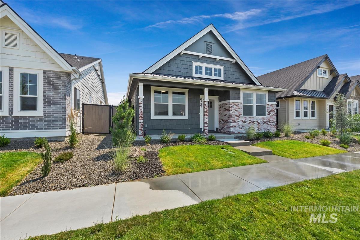 1220 N Meadowglen Ave, Meridian, Idaho 83642, 3 Bedrooms, 3 Bathrooms, Residential For Sale, Price $509,900,MLS 98991005